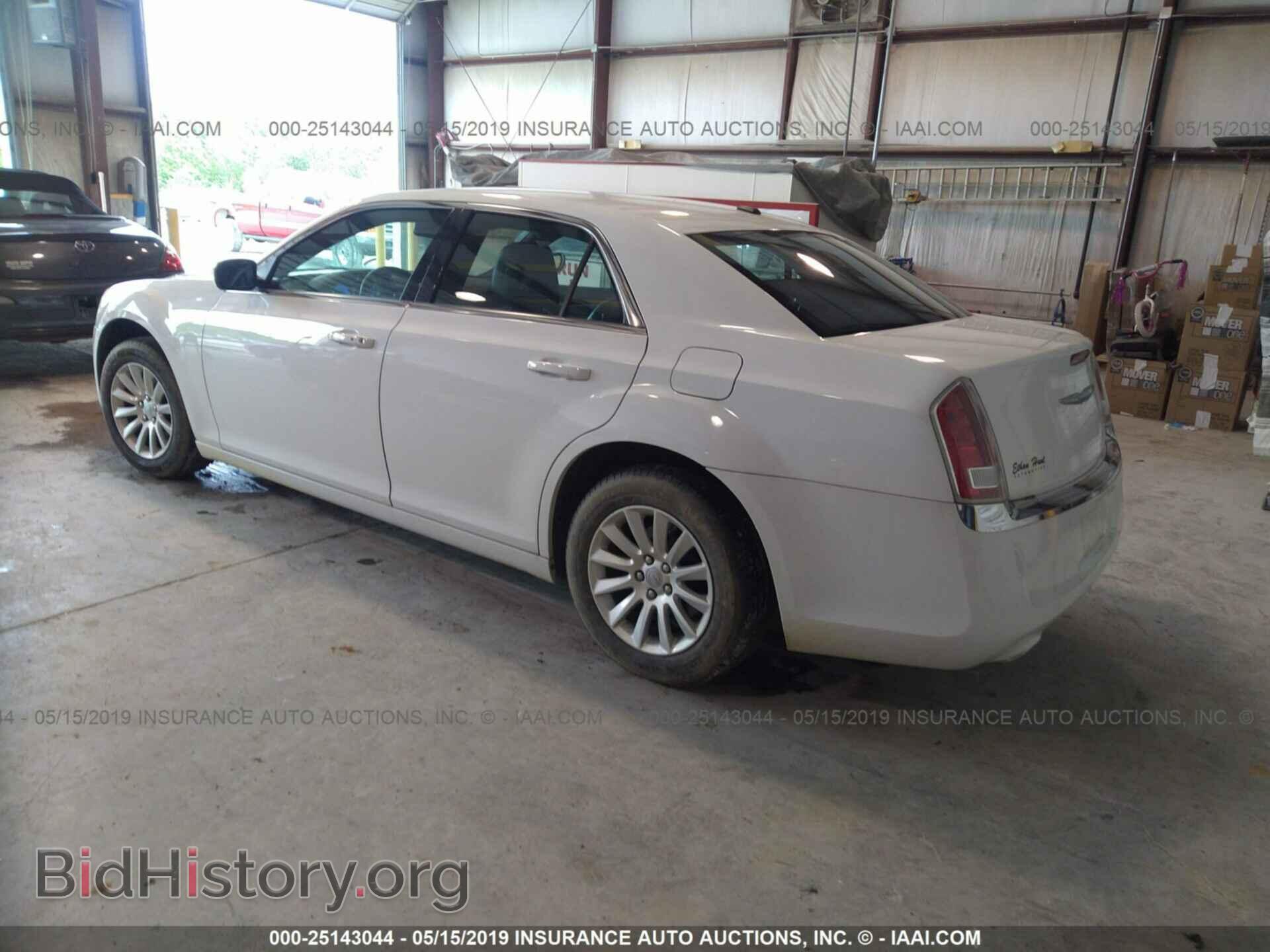 2014 CHRYSLER 300 - VIN: 2C3CCAAG8EH235470 - Фото 3