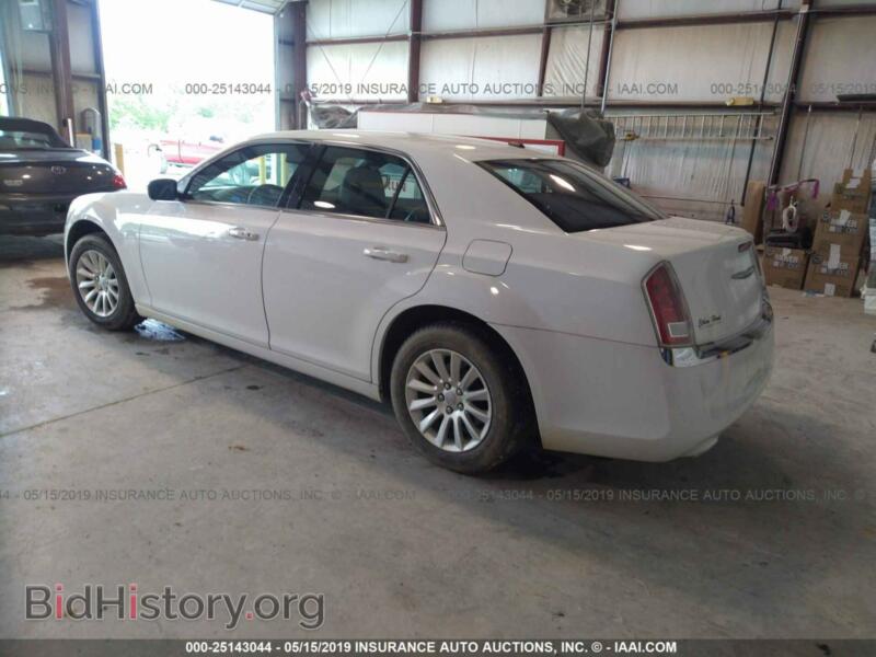 2014 Chrysler 300 (VIN 2C3CCAAG8EH235470) — photo 3 of 10
