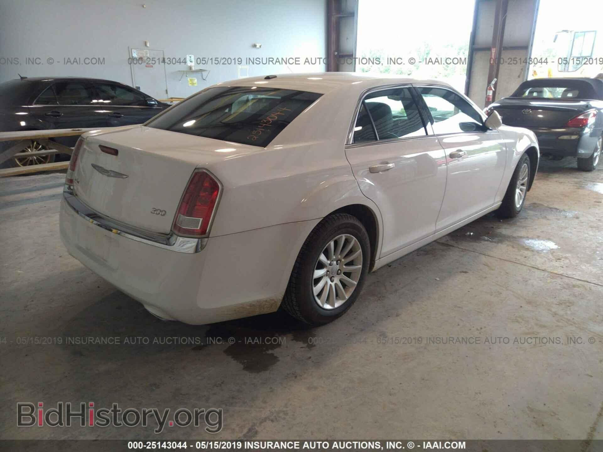 2014 CHRYSLER 300 - VIN: 2C3CCAAG8EH235470 - Фото 4