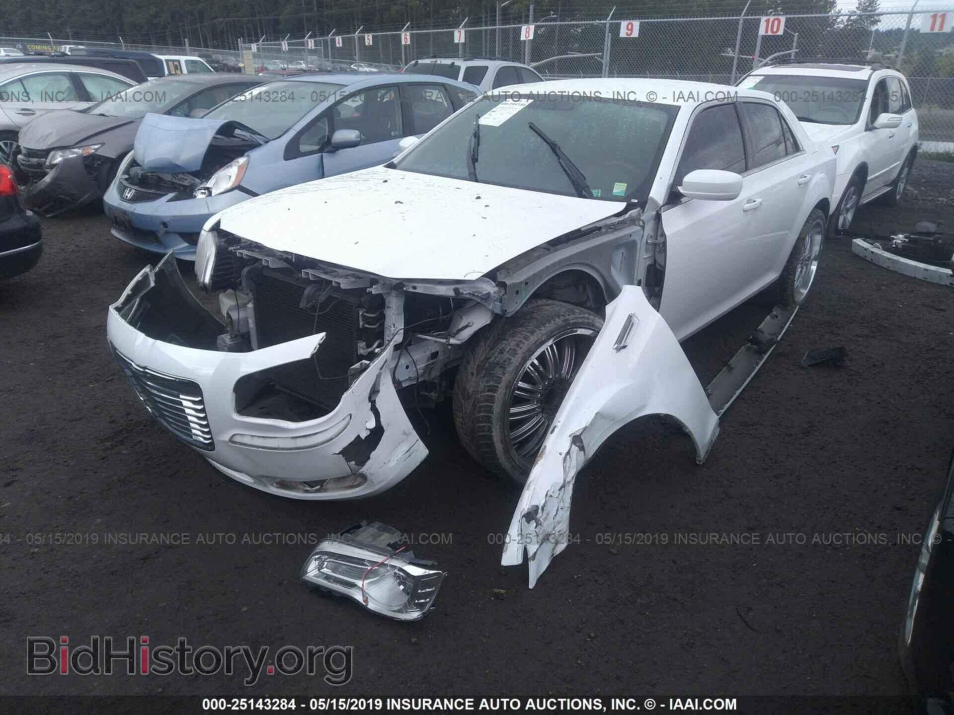 2011 CHRYSLER 300 - VIN: 2C3CA4CG4BH549164 - Фото 2