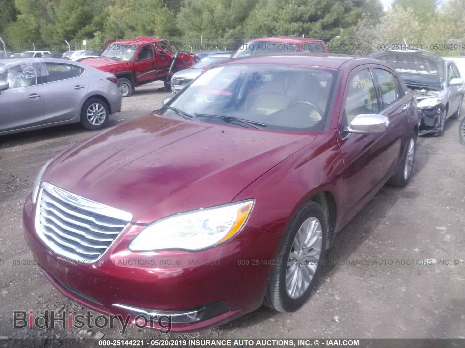 2011 CHRYSLER 200 - VIN: 1C3BC2FG5BN526859 - Фото 2