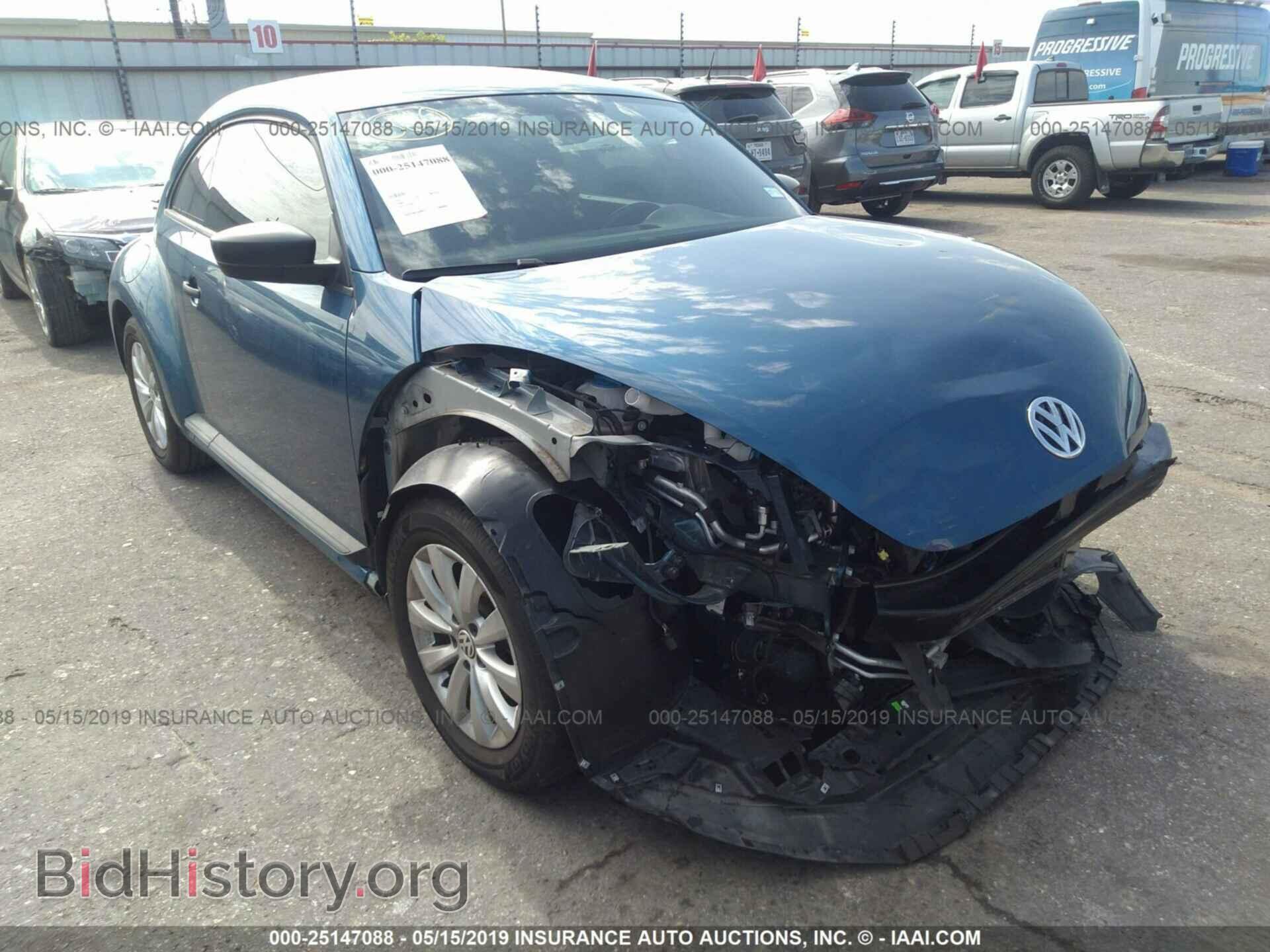 Photo 3VWF17AT6HM630572 - VOLKSWAGEN BEETLE 2017