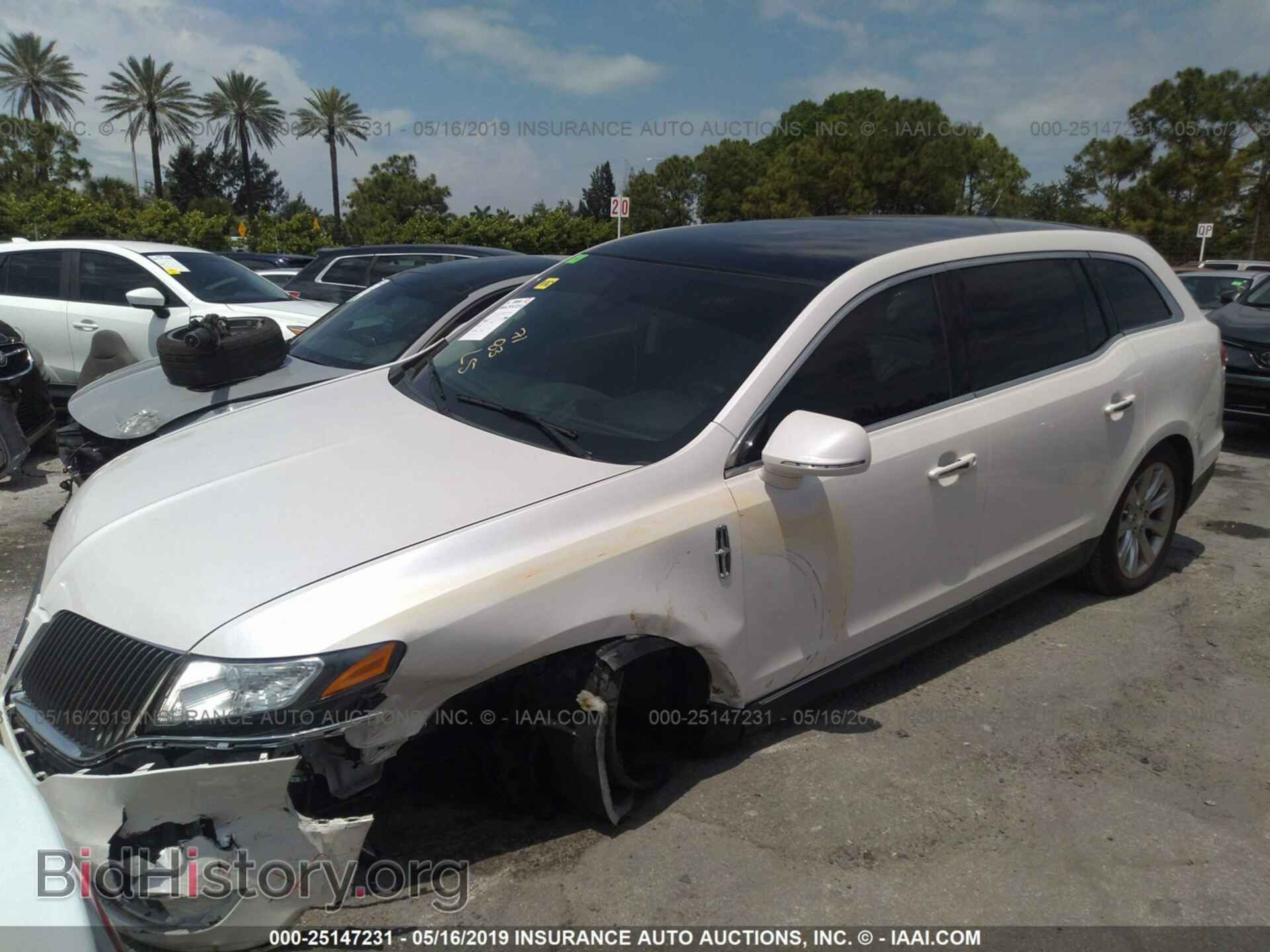 2014 LINCOLN MKT - VIN: 2LMHJ5FK9EBL58371 - Фото 2