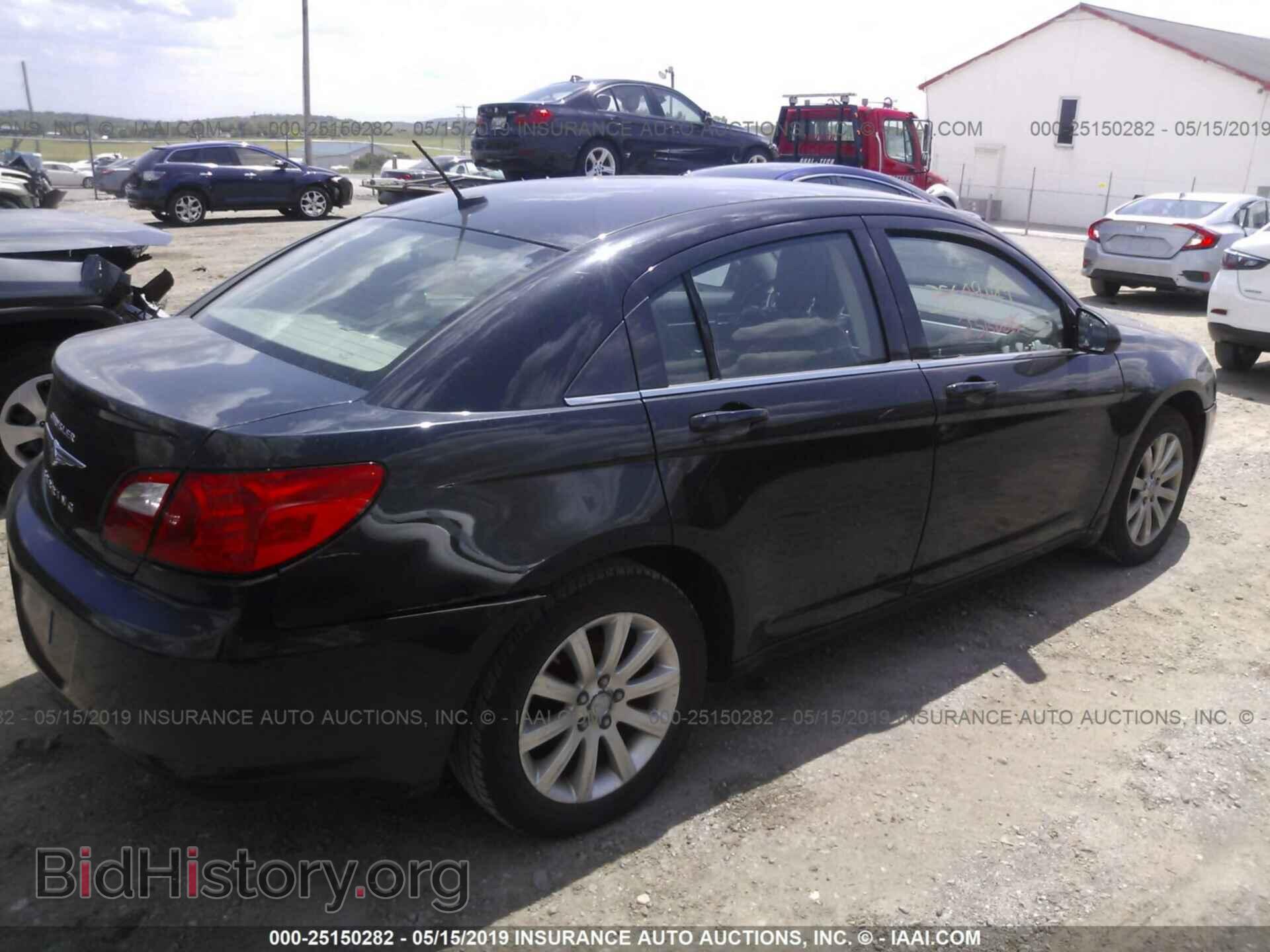 2010 CHRYSLER SEBRING - VIN: 1C3CC5FB2AN140442 - Фото 4