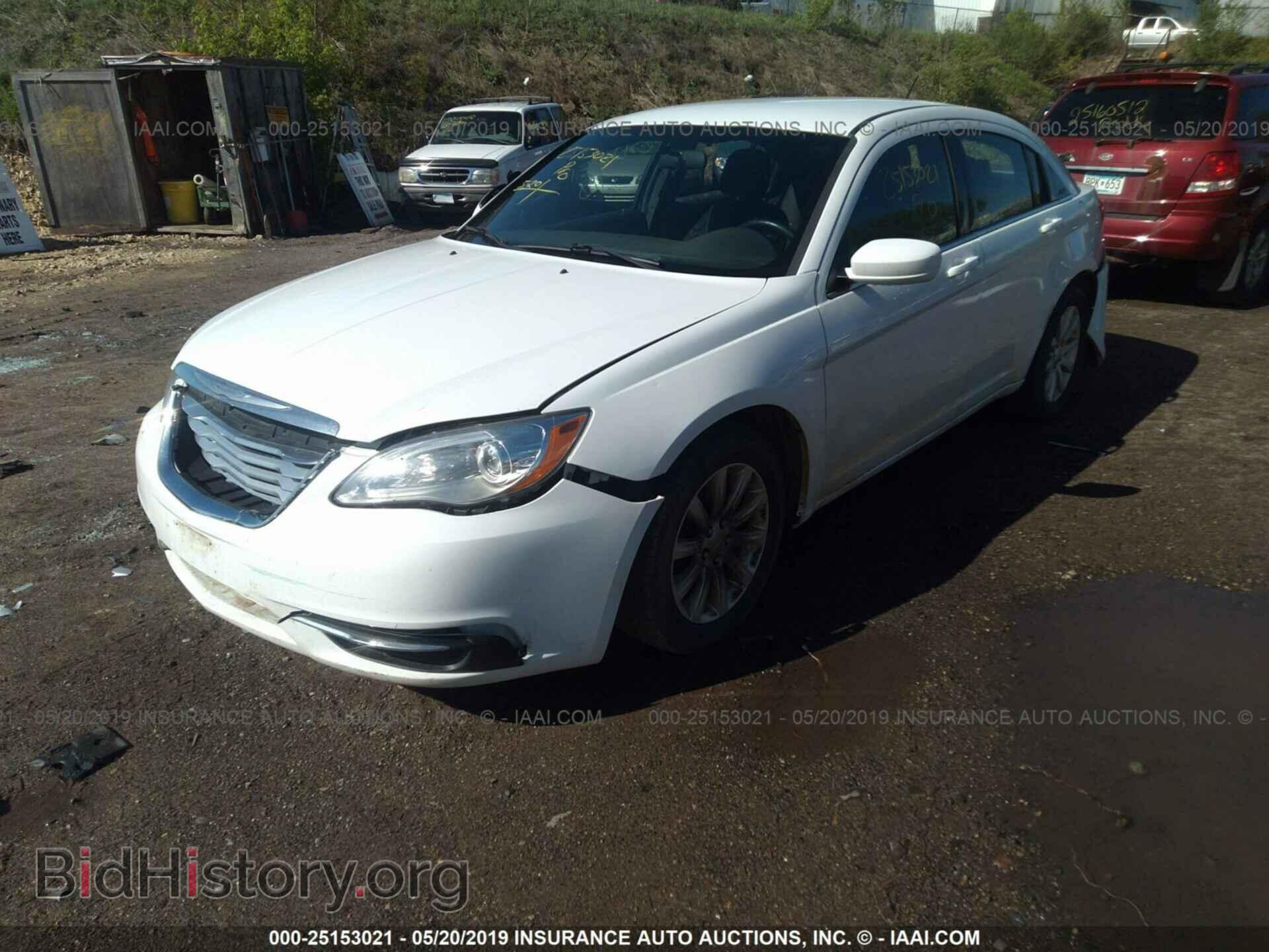 2013 CHRYSLER 200 - VIN: 1C3CCBBG1DN677968 - Photo 2