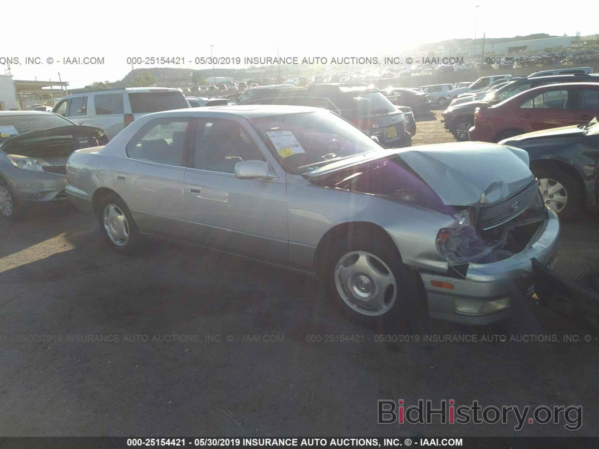 Photo JT8BH28F4X0148764 - LEXUS LS 1999