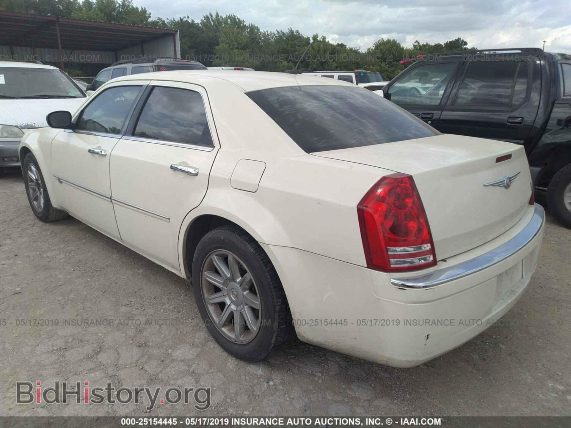 2008 CHRYSLER 300C - VIN: 2C3KA63H98H233932 - Фото 3