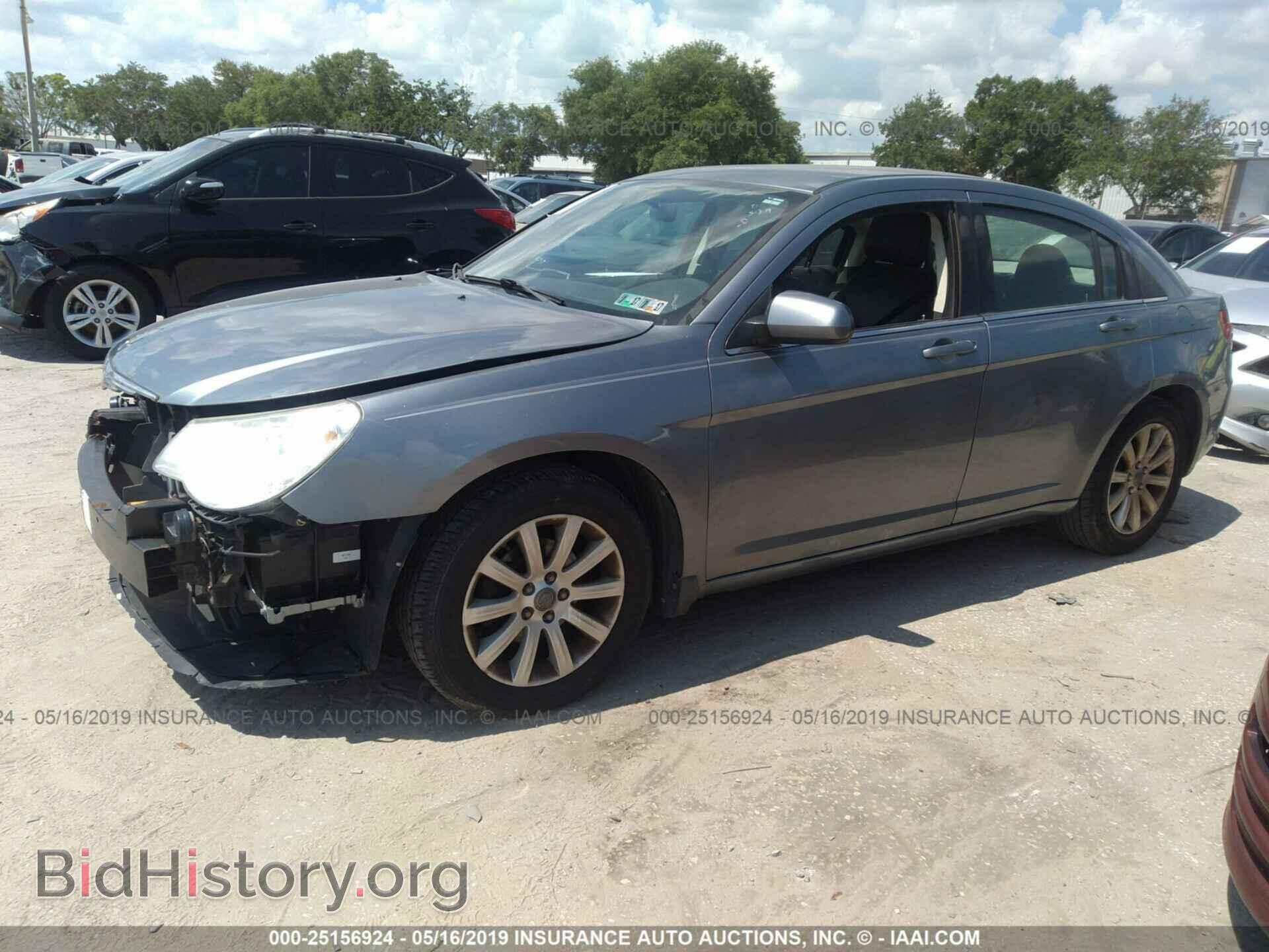 2010 CHRYSLER SEBRING - VIN: 1C3CC5FB8AN138100 - Фото 2