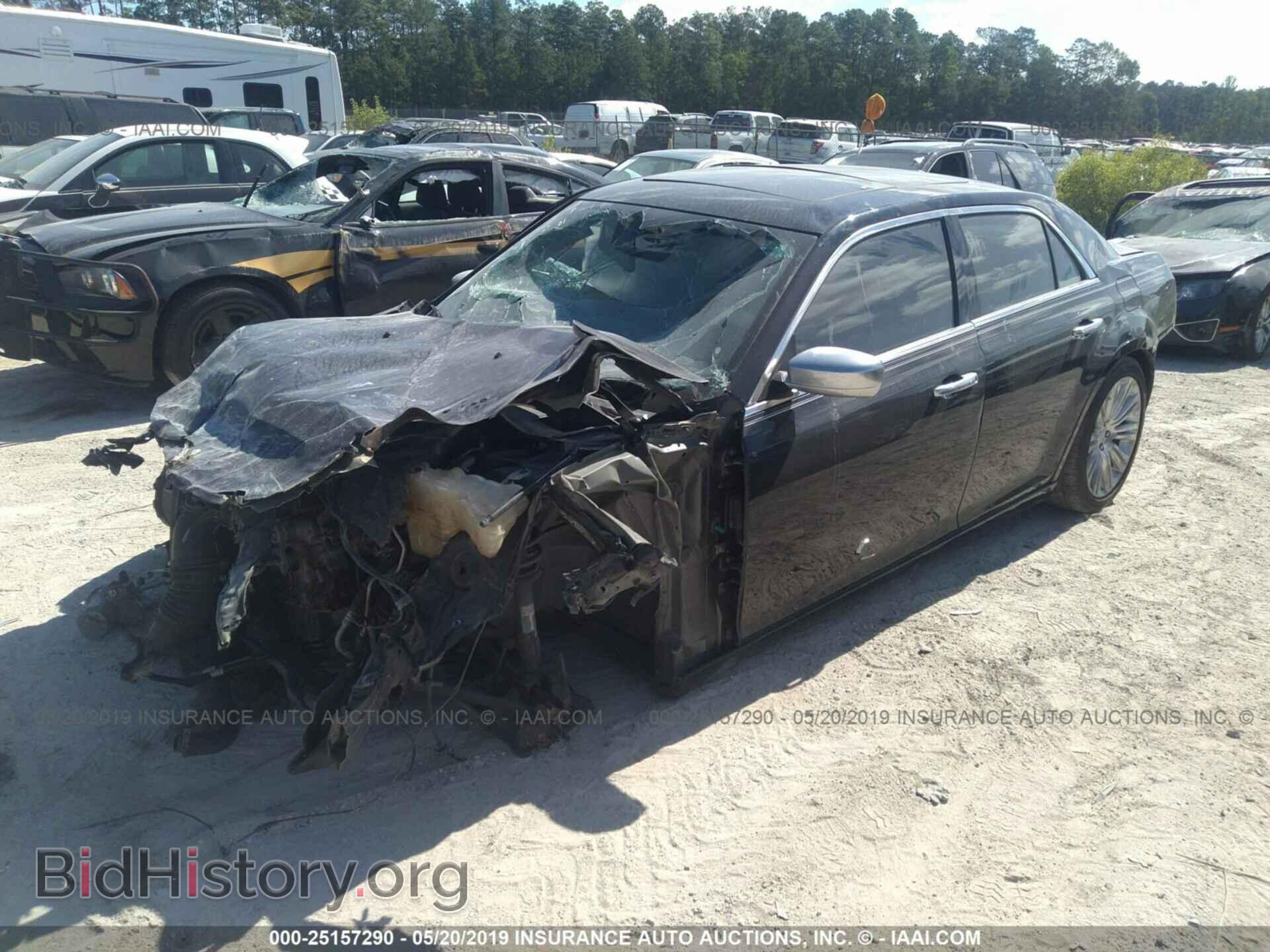 2013 CHRYSLER 300C - VIN: 2C3CCAPT2DH513329 - Фото 2