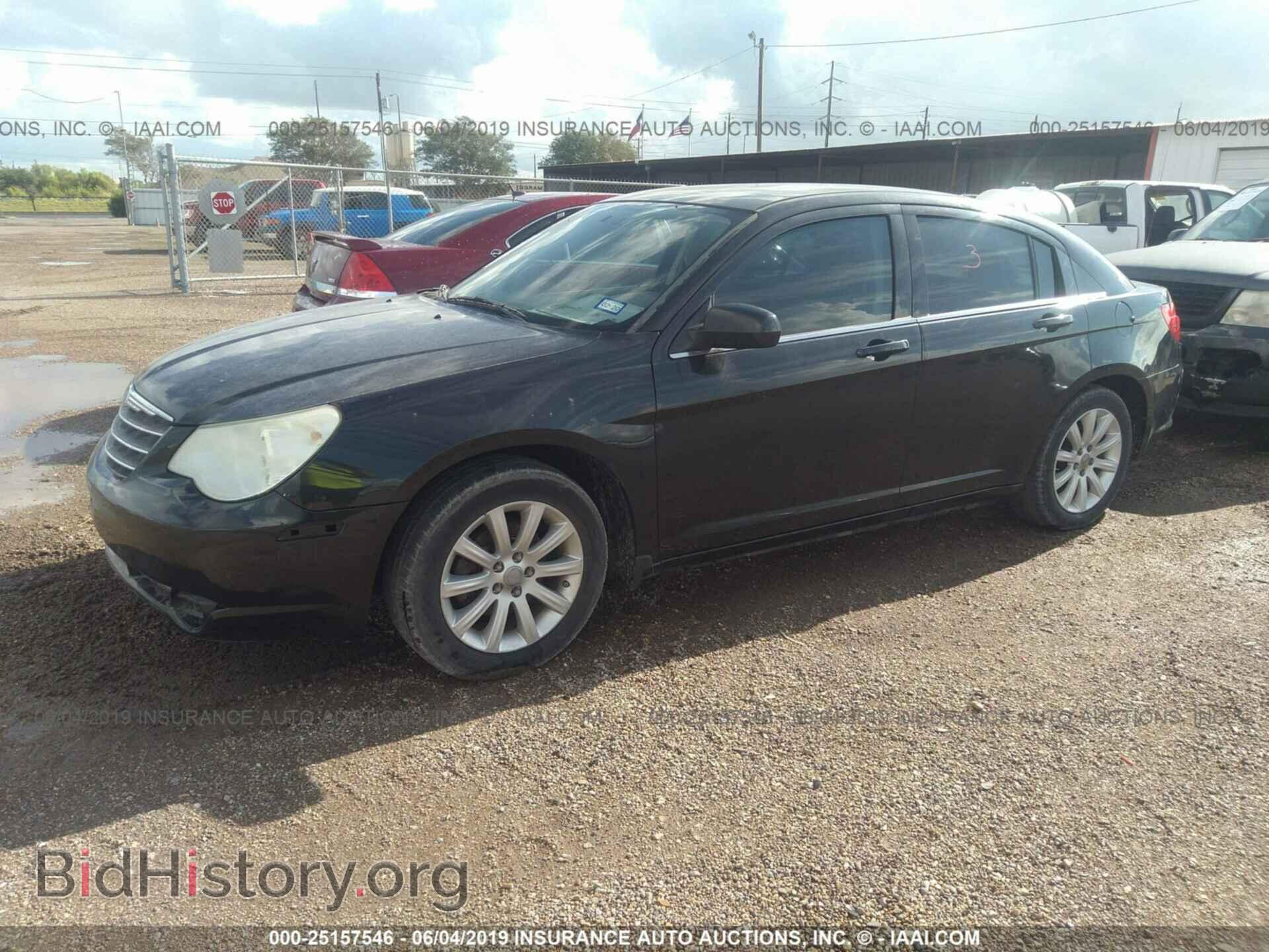 2010 CHRYSLER SEBRING - VIN: 1C3CC5FB4AN213200 - Фото 2