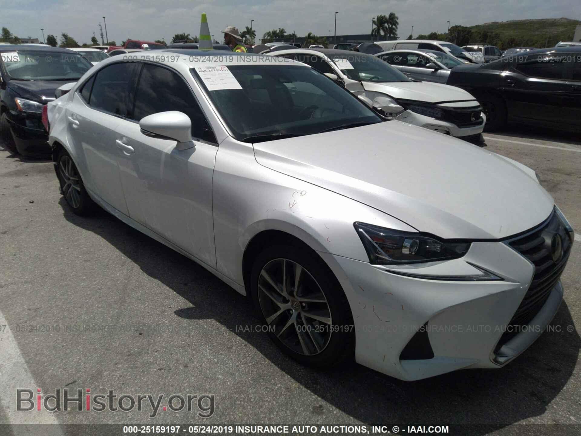 Photo JTHBA1D2XJ5063326 - LEXUS IS 2018