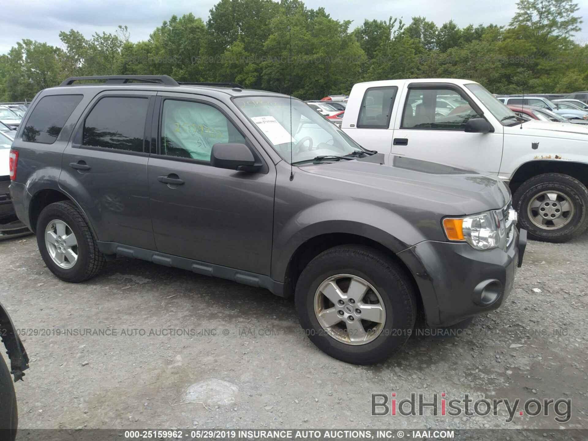 Photo 1FMCU0D77BKA21858 - FORD ESCAPE 2011