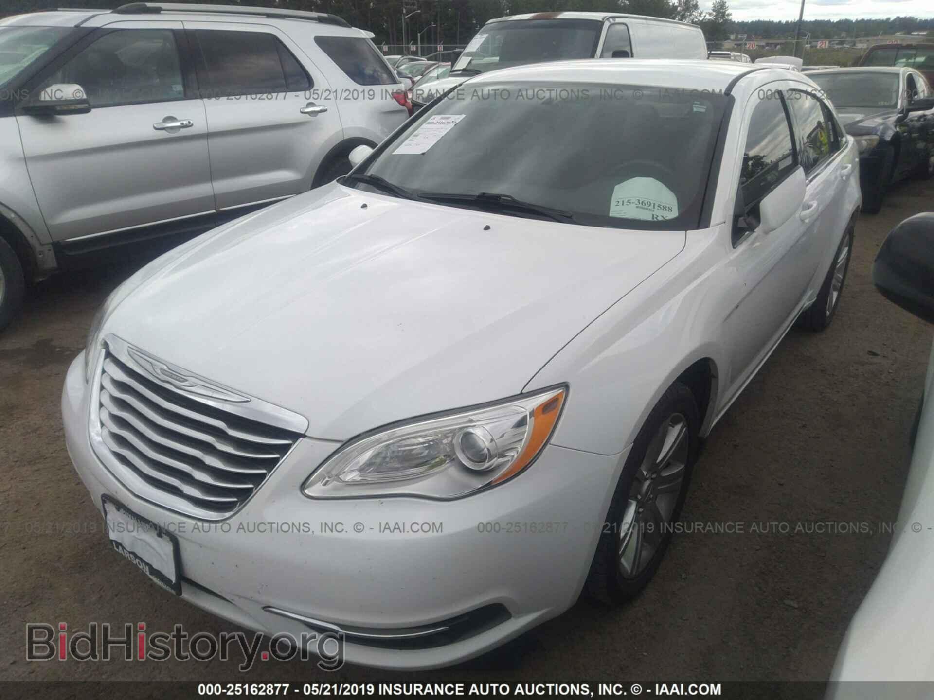 2013 CHRYSLER 200 - VIN: 1C3CCBBB8DN735577 - Photo 2