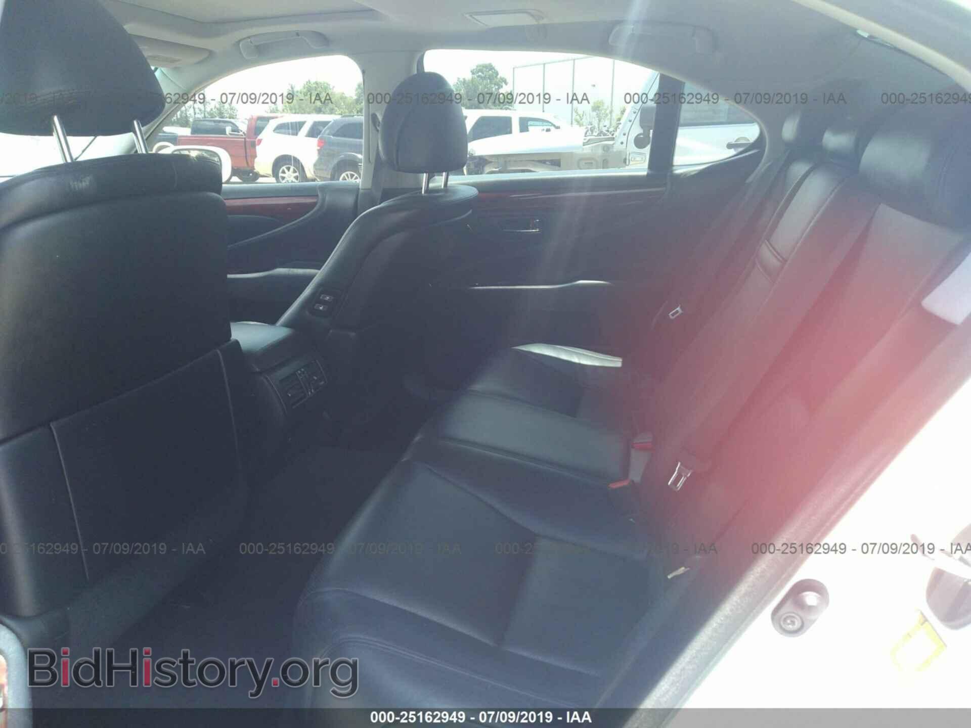 2010 LEXUS LS - VIN: JTHBL5EF2A5098168 - Photo 8