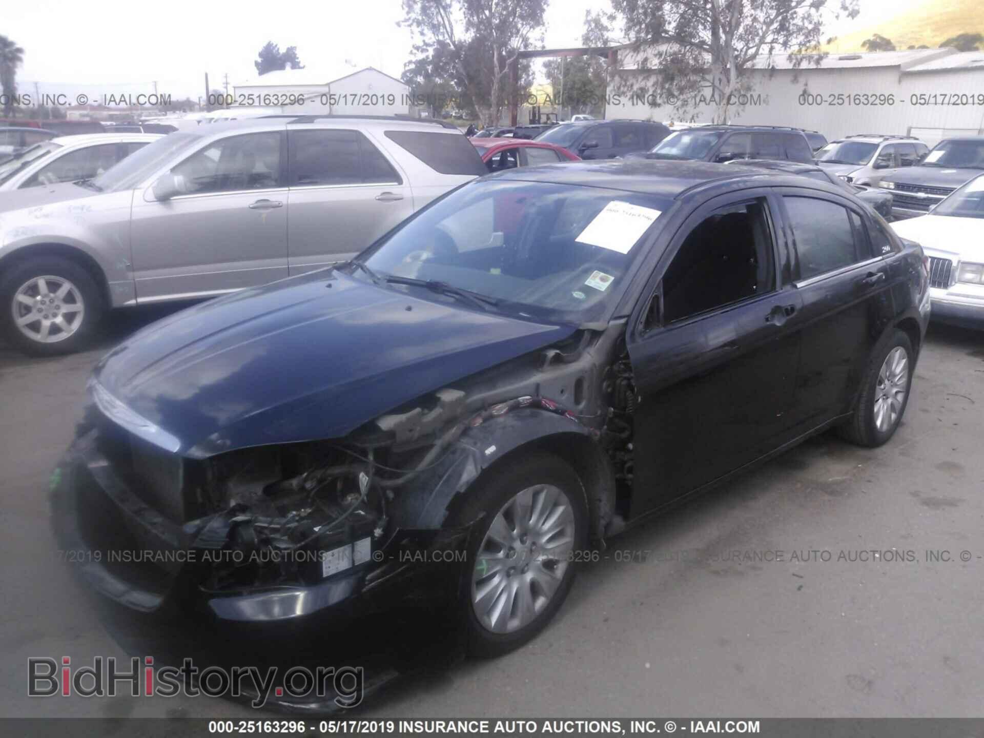 2014 Chrysler 200 - VIN: 1C3CCBAB4EN124660 - Фото 2