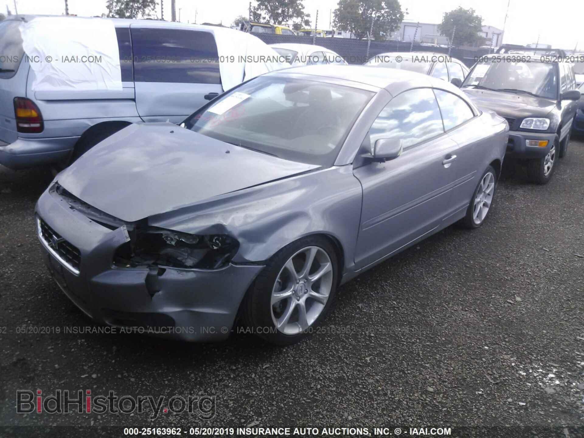 2007 VOLVO C70 - VIN: YV1MC68257J016002 - Фото 2