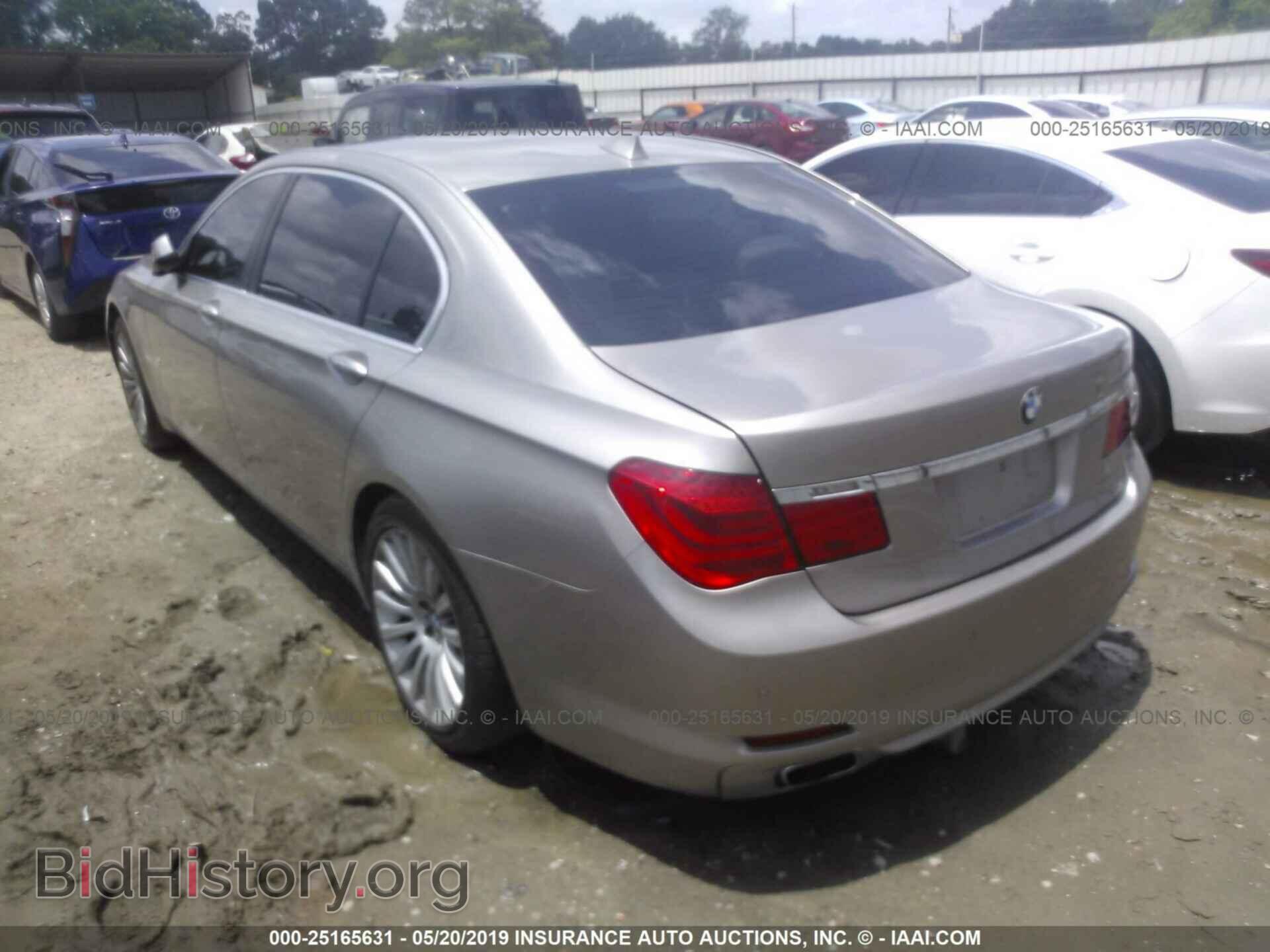 2012 BMW 750 - VIN: WBAKB8C53CC964388 - Фото 3