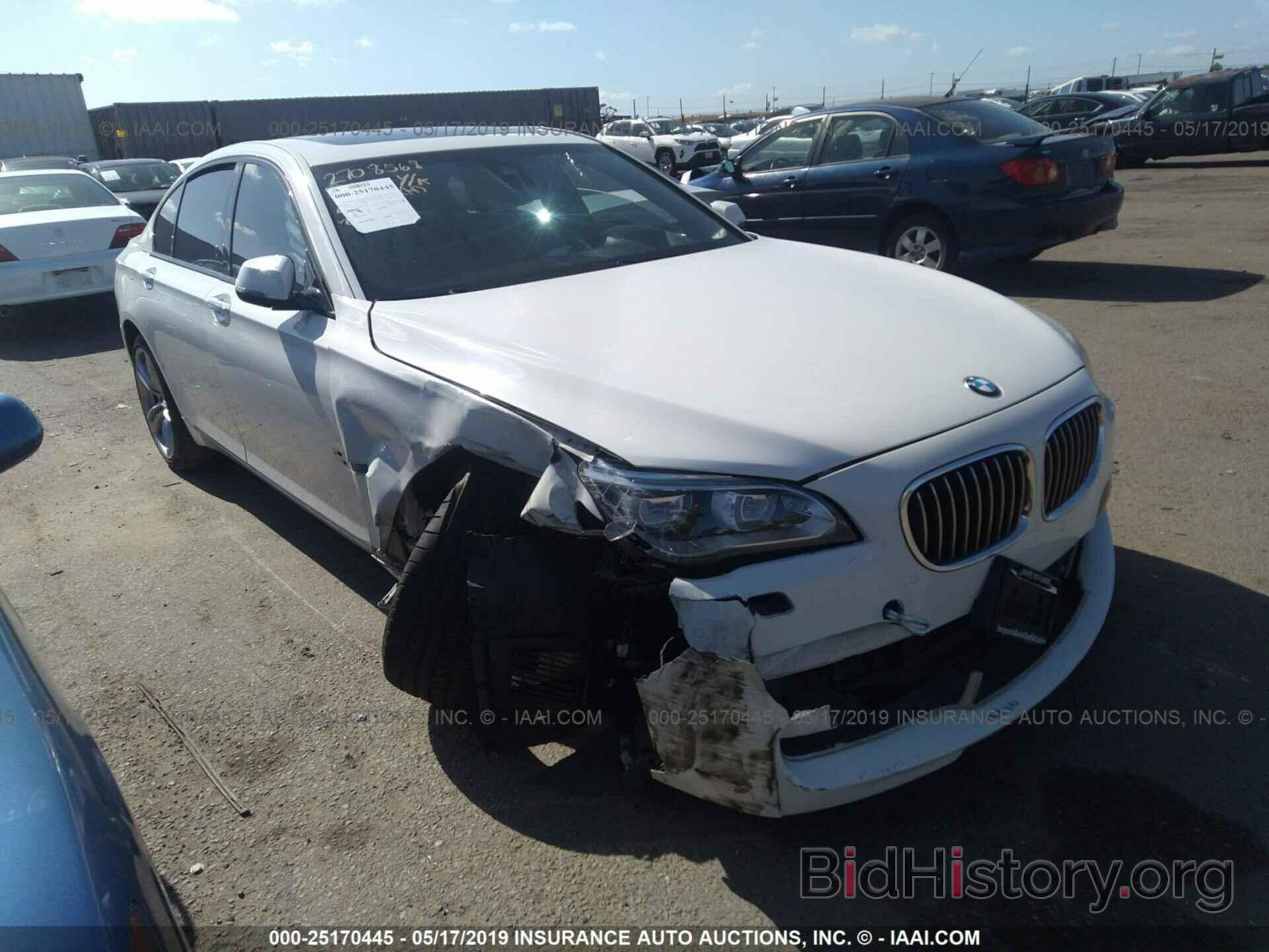 Photo WBAYA8C56FD825707 - BMW 750 2015