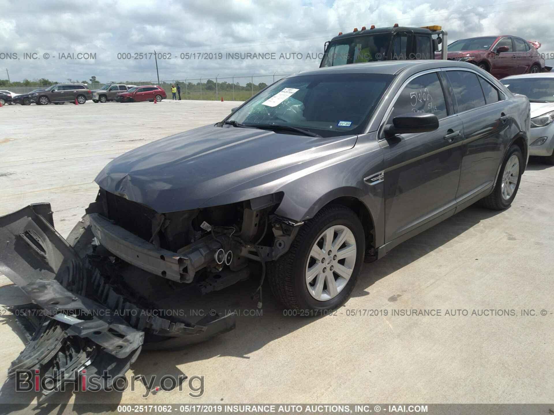 2011 FORD TAURUS - VIN: 1FAHP2DW2BG121864 - Фото 2