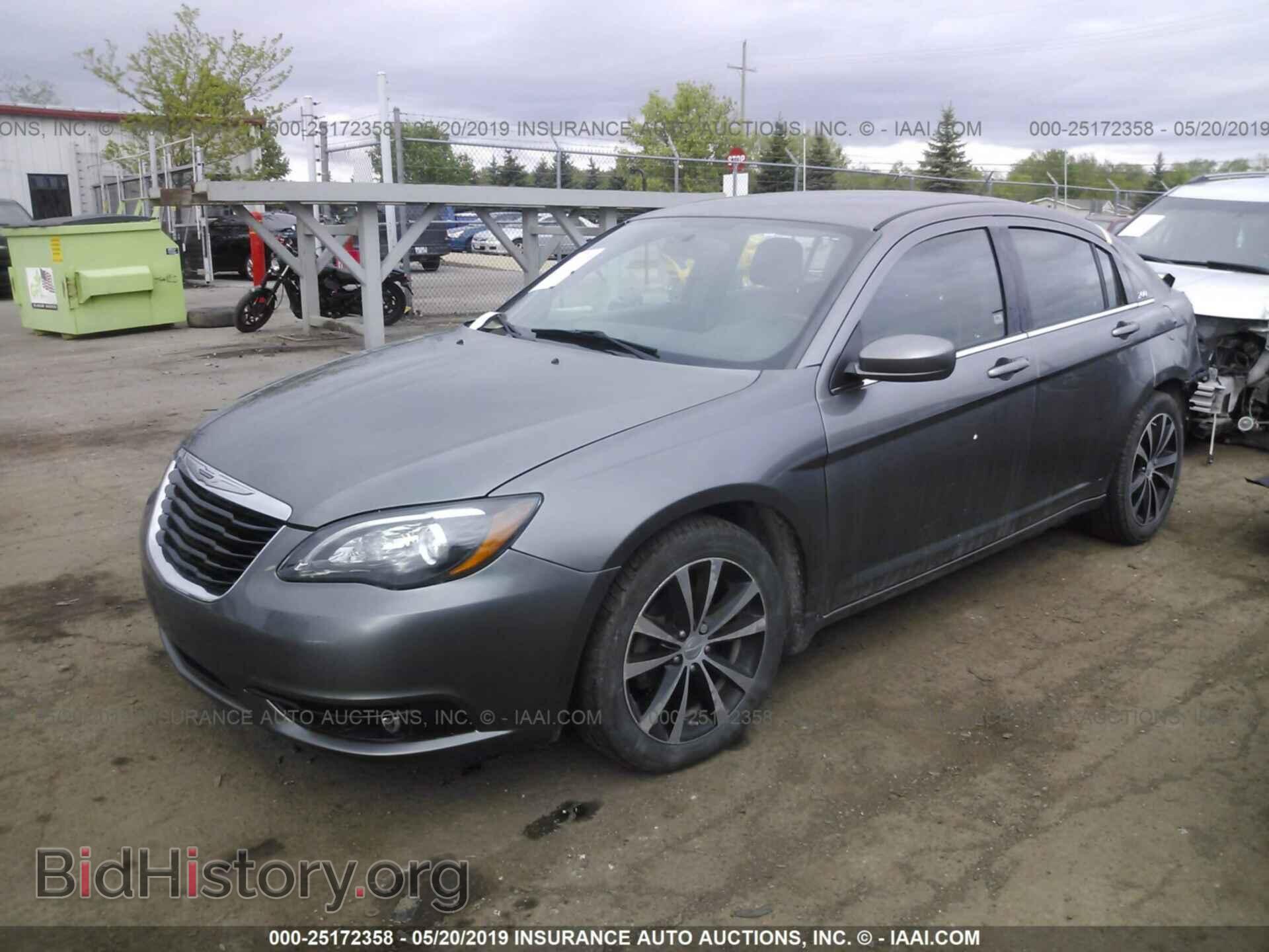 2013 CHRYSLER 200 - VIN: 1C3CCBCG2DN723483 - Фото 2