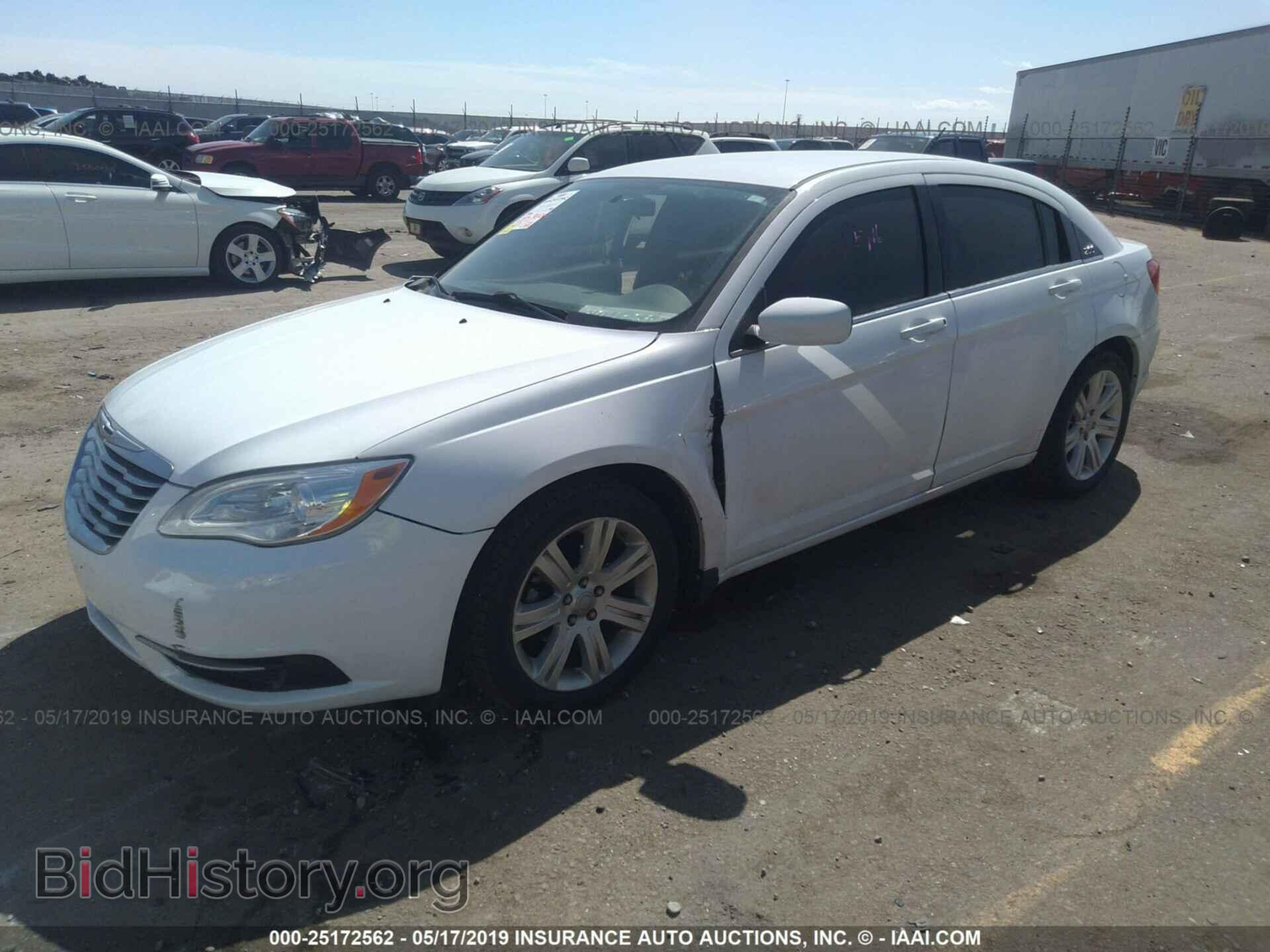 2013 CHRYSLER 200 - VIN: 1C3CCBAB1DN706052 - Photo 2