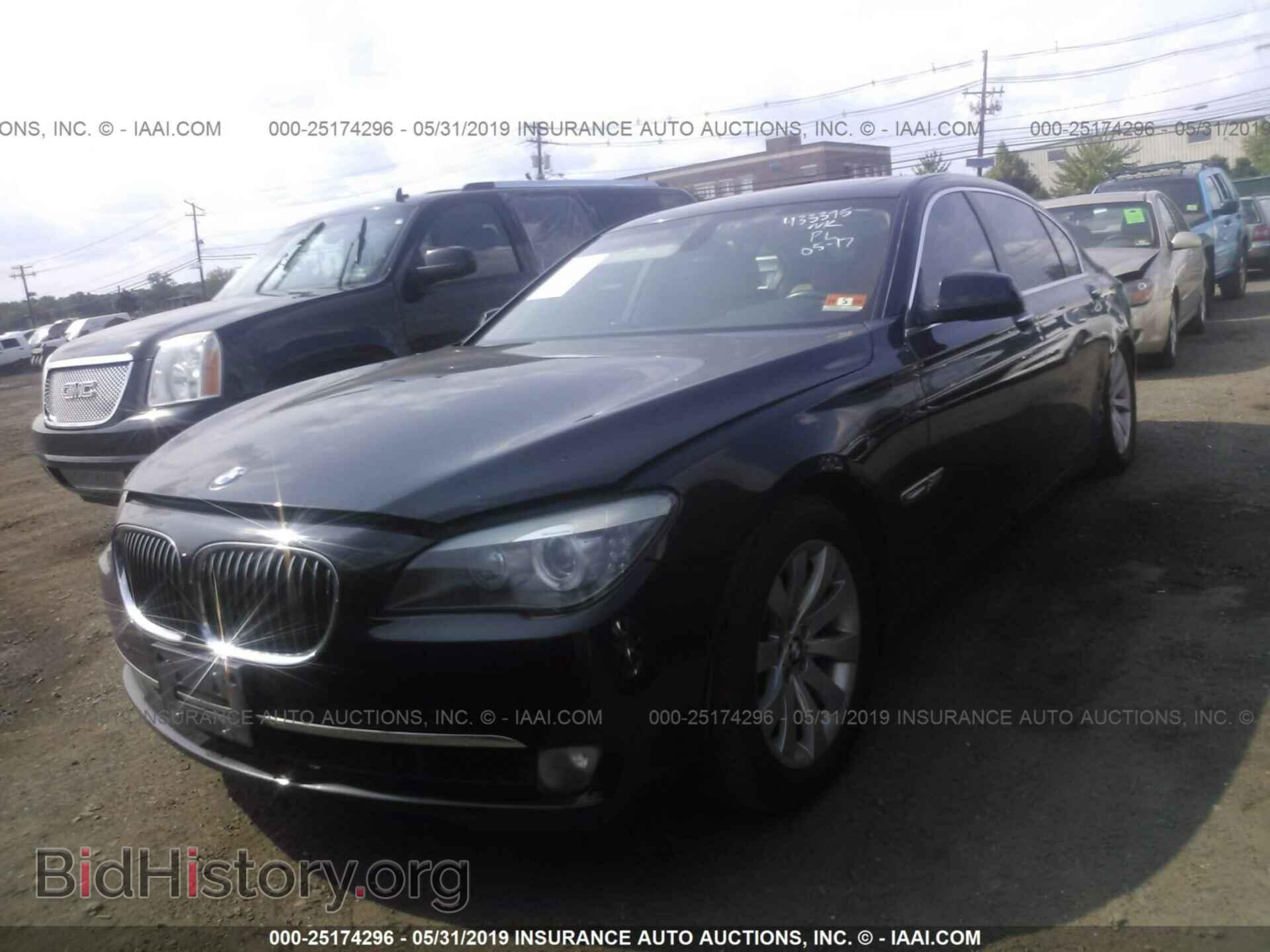 2011 BMW 750 - VIN: WBAKC8C53BC433395 - Фото 2