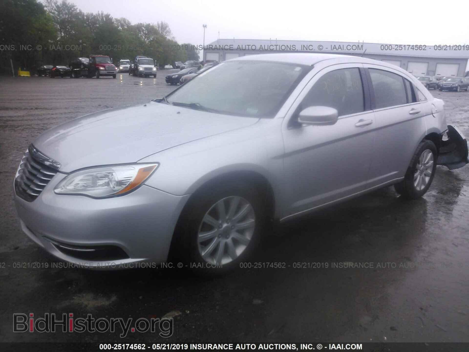 2011 CHRYSLER 200 - VIN: 1C3BC1FB8BN576525 - Фото 2