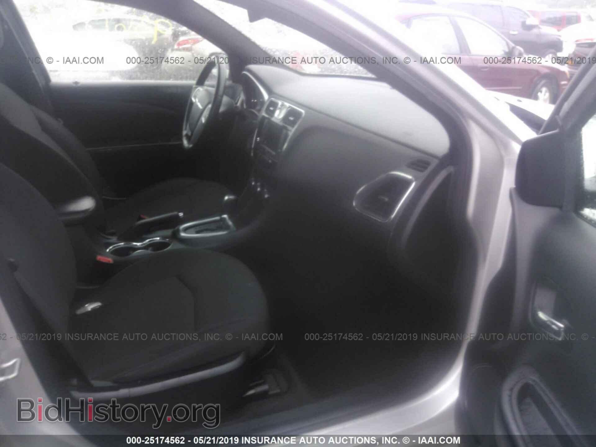 2011 CHRYSLER 200 - VIN: 1C3BC1FB8BN576525 - Фото 5