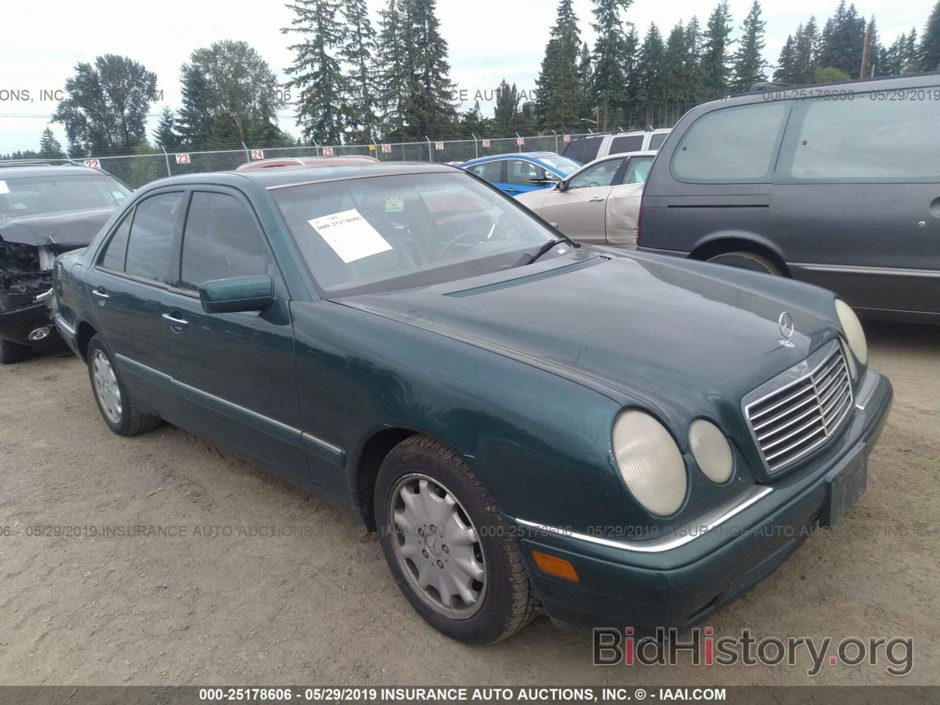 Photo WDBJF55F8TJ001732 - MERCEDES-BENZ E 1996