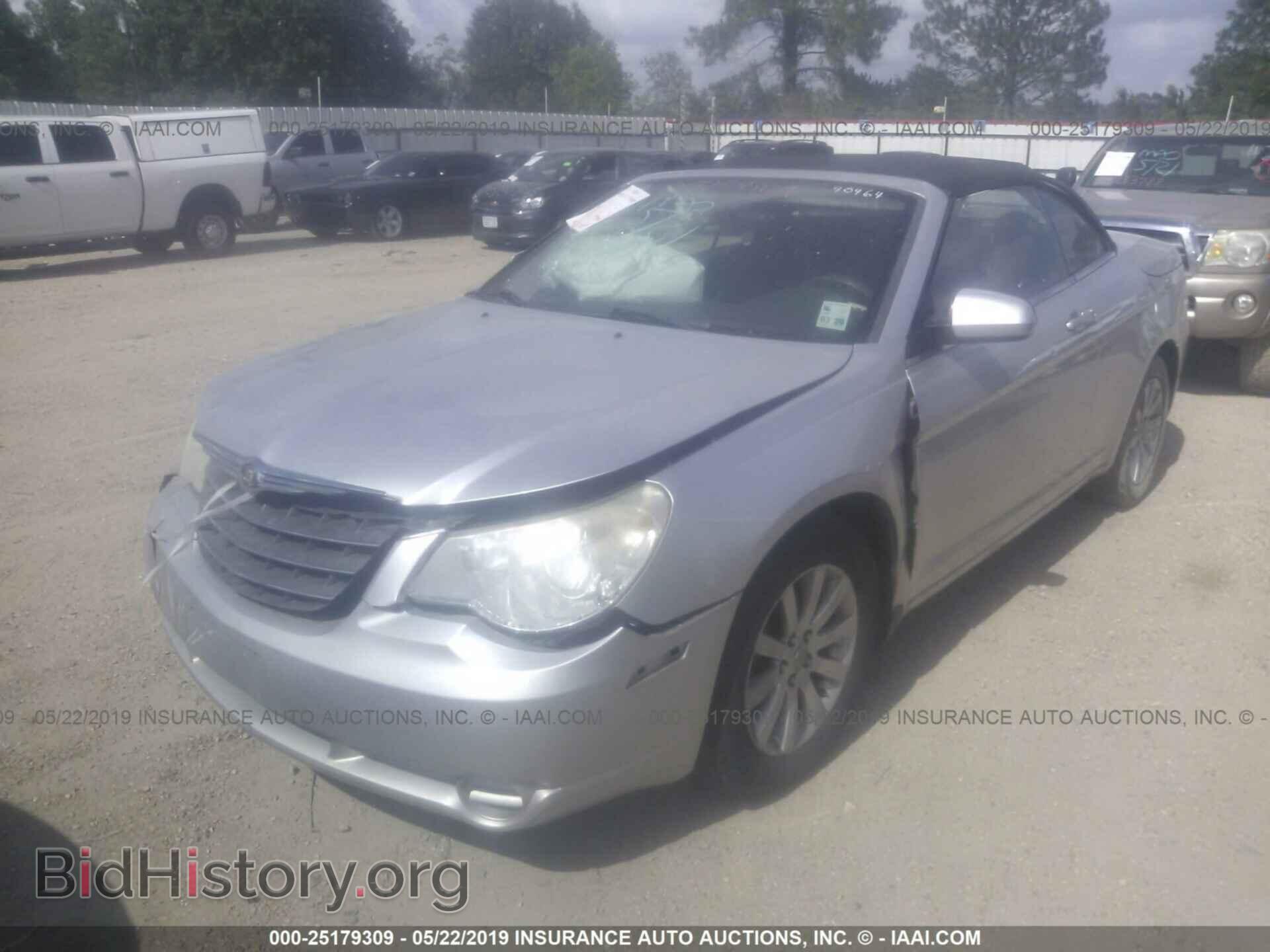 2010 CHRYSLER SEBRING - VIN: 1C3BC5ED2AN166523 - Фото 2