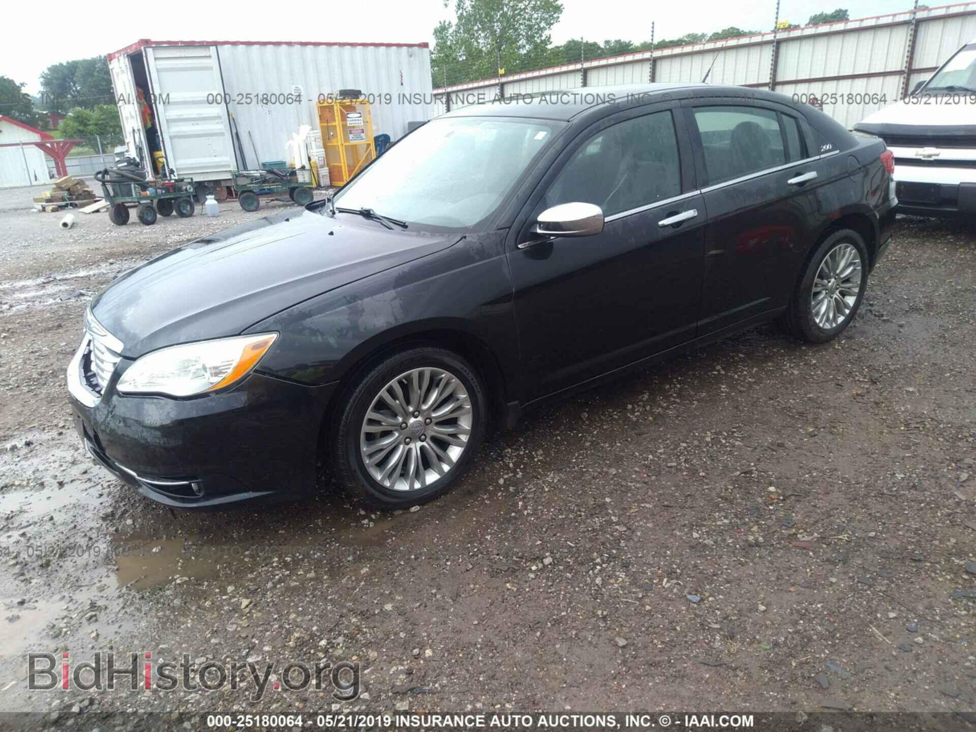 2011 CHRYSLER 200 - VIN: 1C3BC2FG8BN516133 - Фото 2
