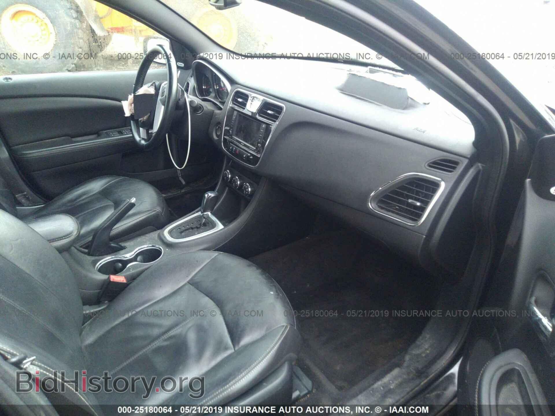 2011 CHRYSLER 200 - VIN: 1C3BC2FG8BN516133 - Фото 5