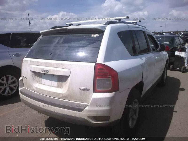 2011 Jeep COMPASS (VIN 1J4NF1FB3BD250552) — photo 4 of 10