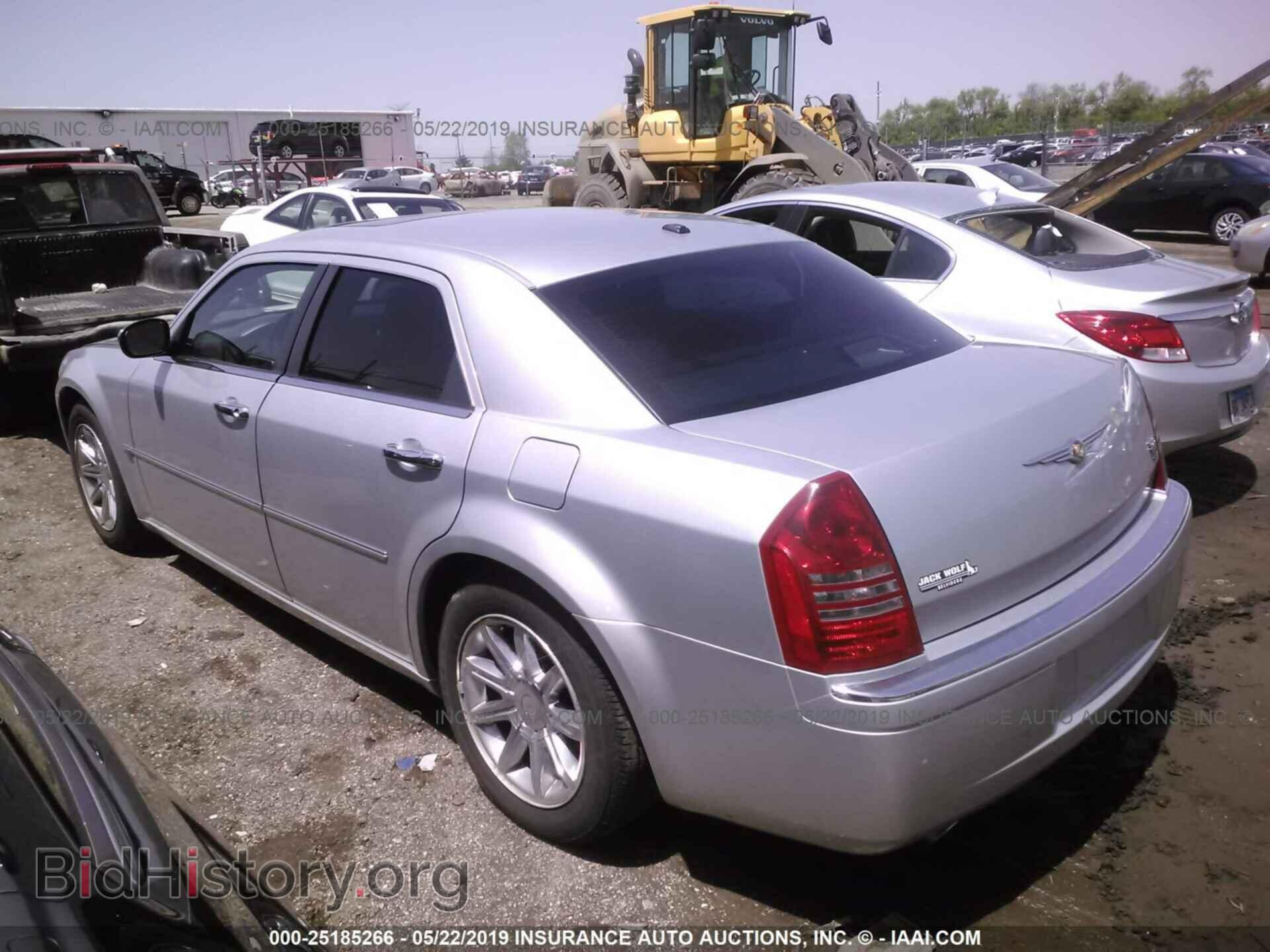 2006 CHRYSLER 300C - VIN: 2C3KA63H36H514895 - Фото 3