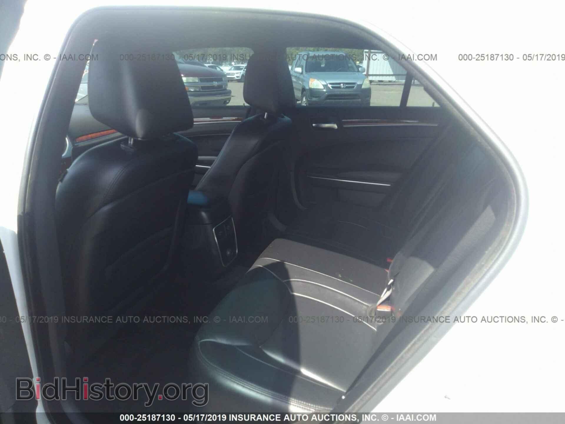2014 Chrysler 300 - VIN: 2C3CCAAG0EH380504 - Фото 8