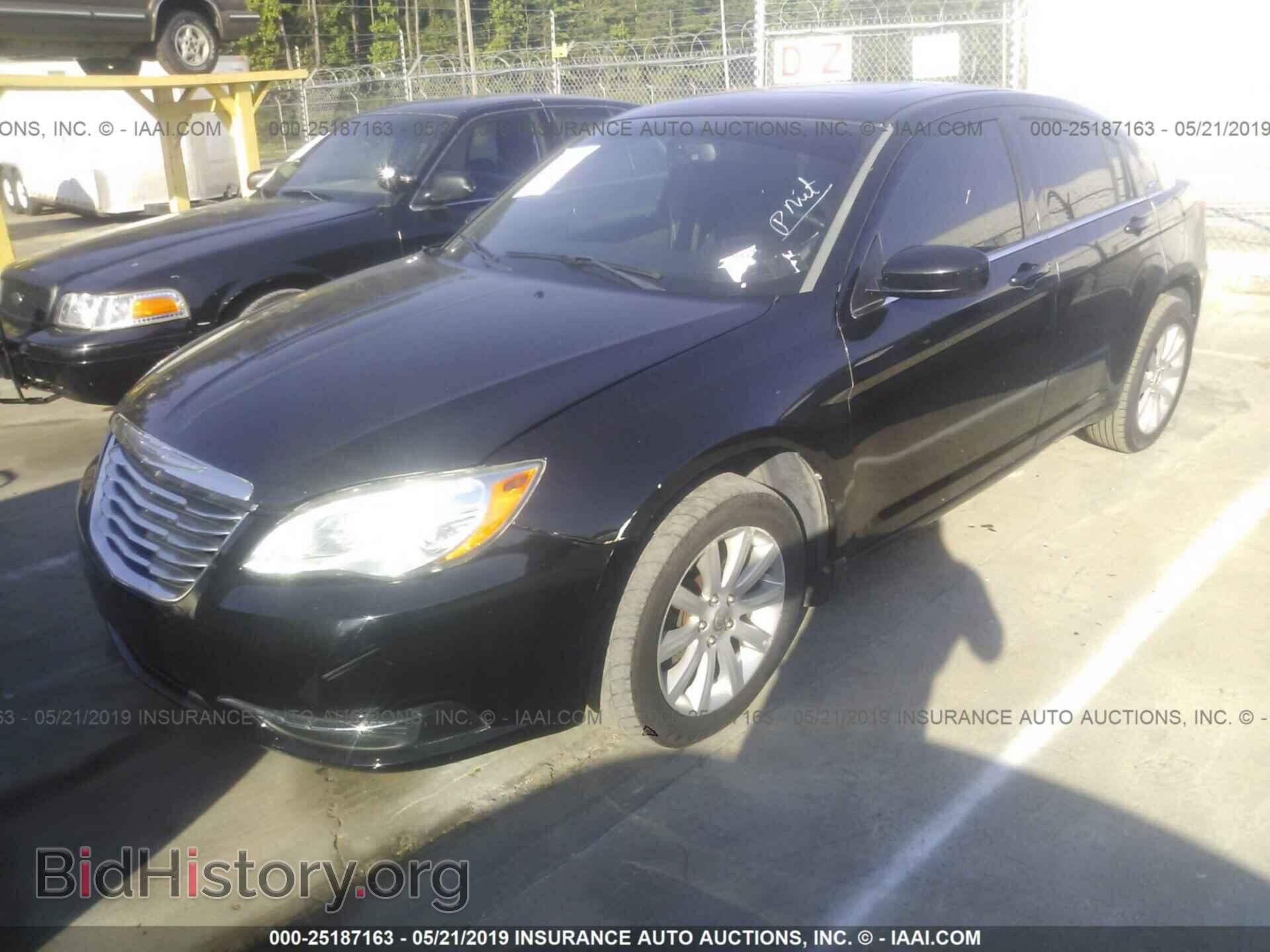 2011 CHRYSLER 200 - VIN: 1C3BC1FG1BN548318 - Фото 2