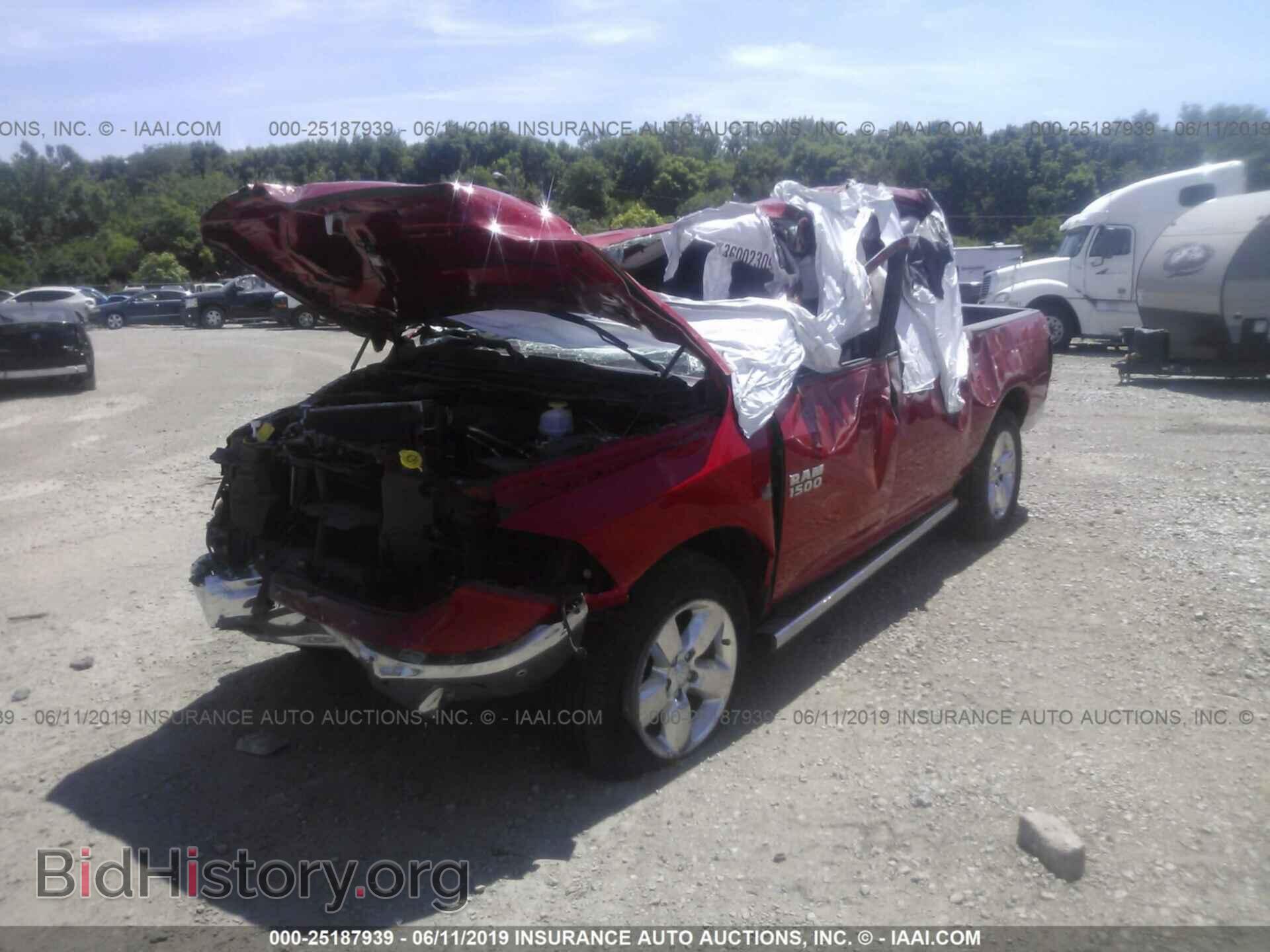 2017 RAM 1500 - VIN: 3C6RR7LTXHG565172 - Фото 2