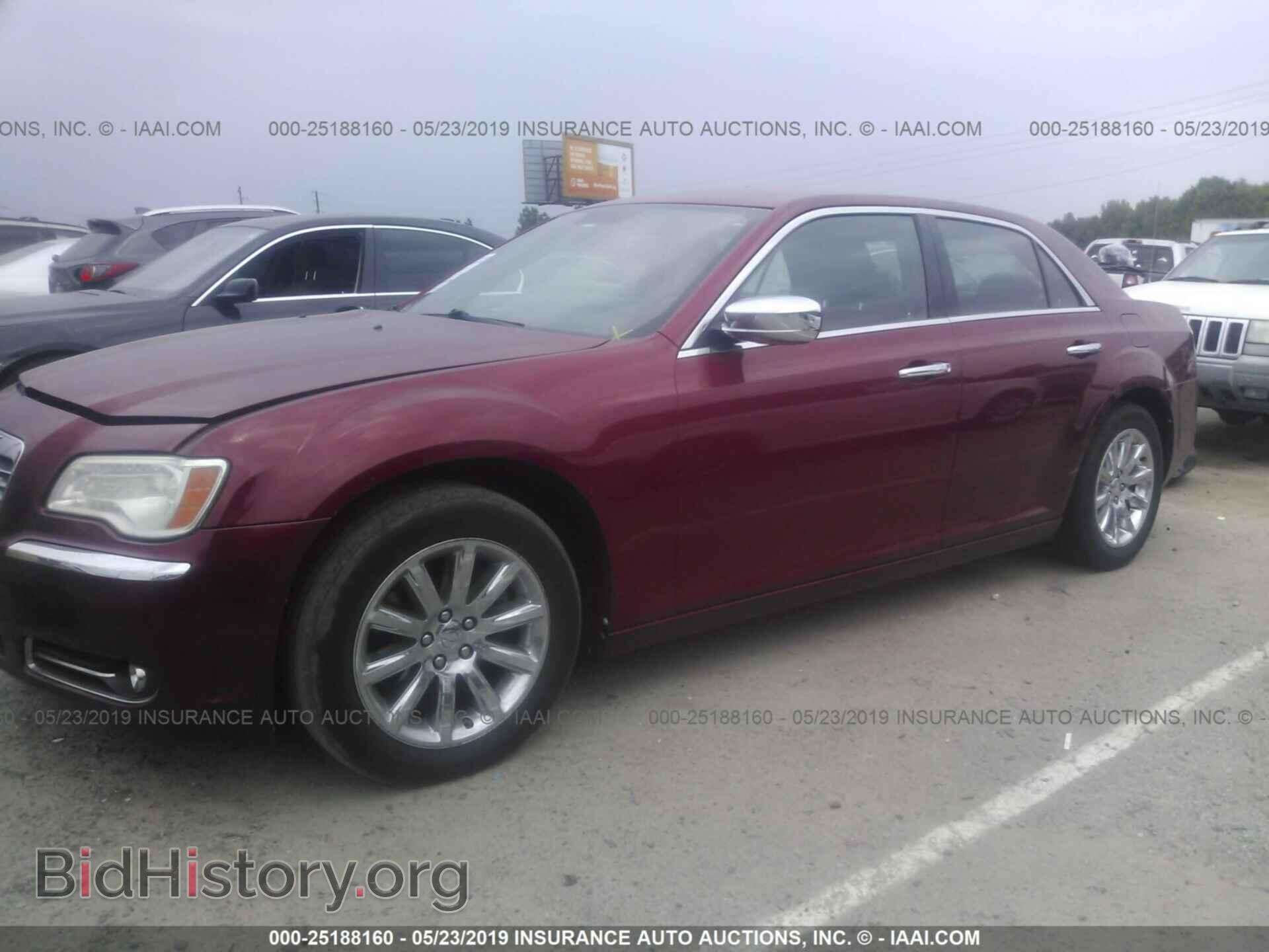 2011 CHRYSLER 300 - VIN: 2C3CA5CG4BH533360 - Фото 2