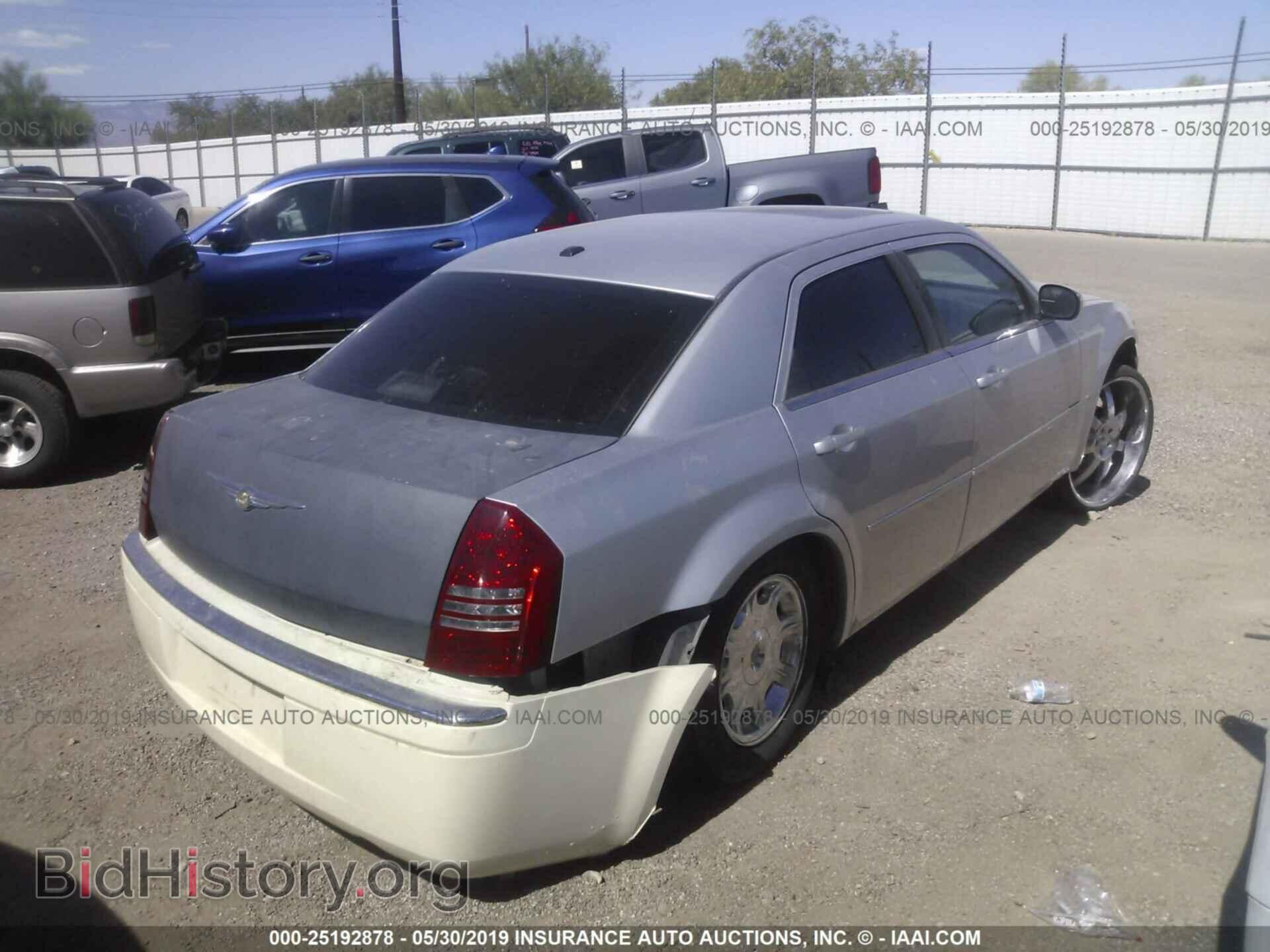 2006 CHRYSLER 300C - VIN: 2C3KA73W56H215669 - Фото 4