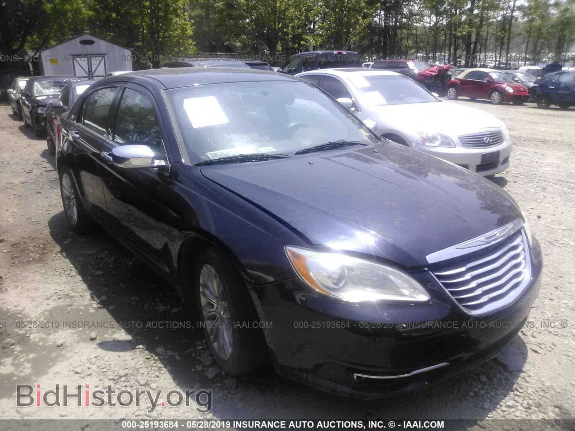 Фотография 1C3BC2FG6BN526689 - CHRYSLER 200 2011