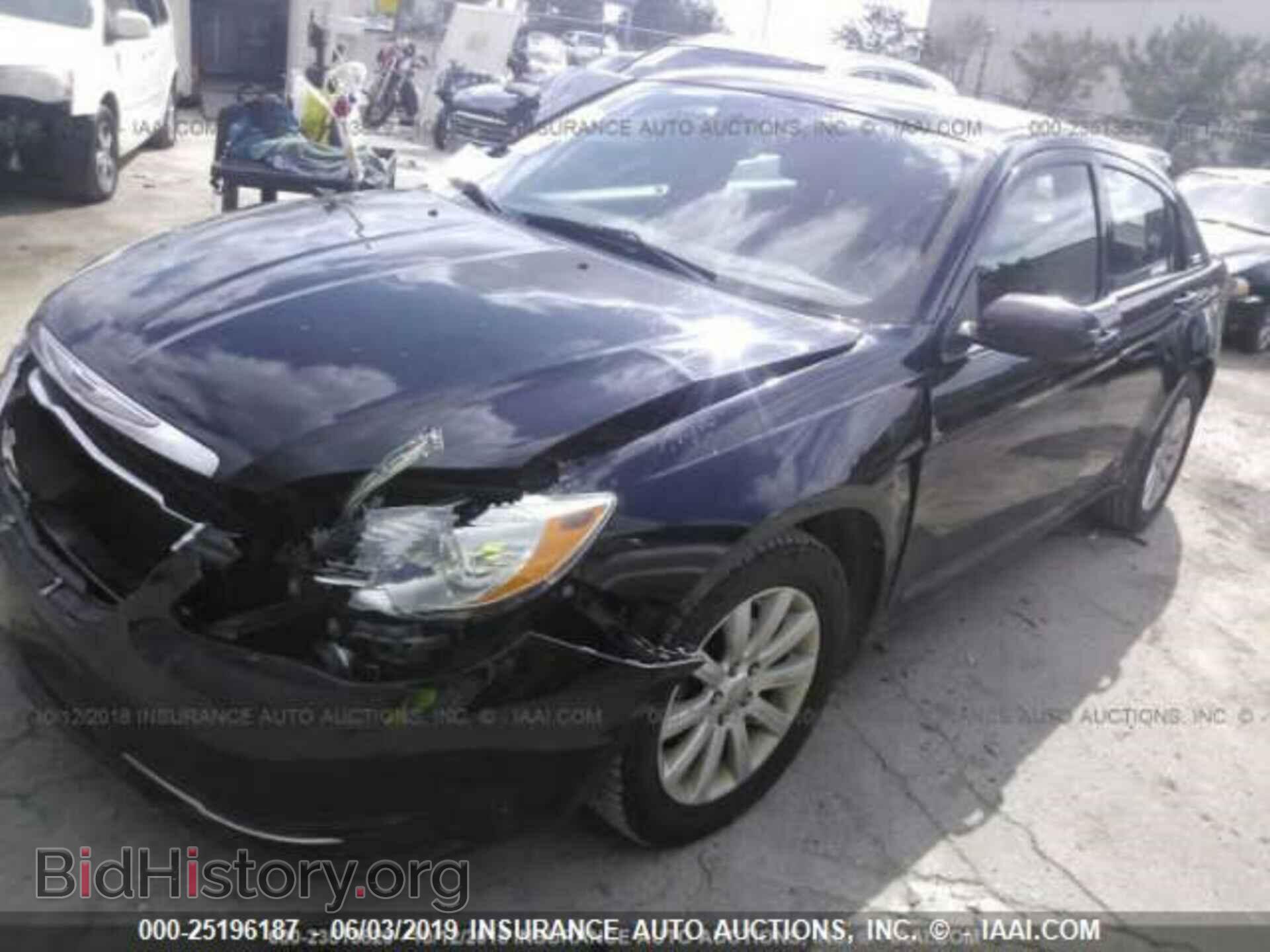 2011 CHRYSLER 200 - VIN: 1C3BC1FB8BN593227 - Фото 2
