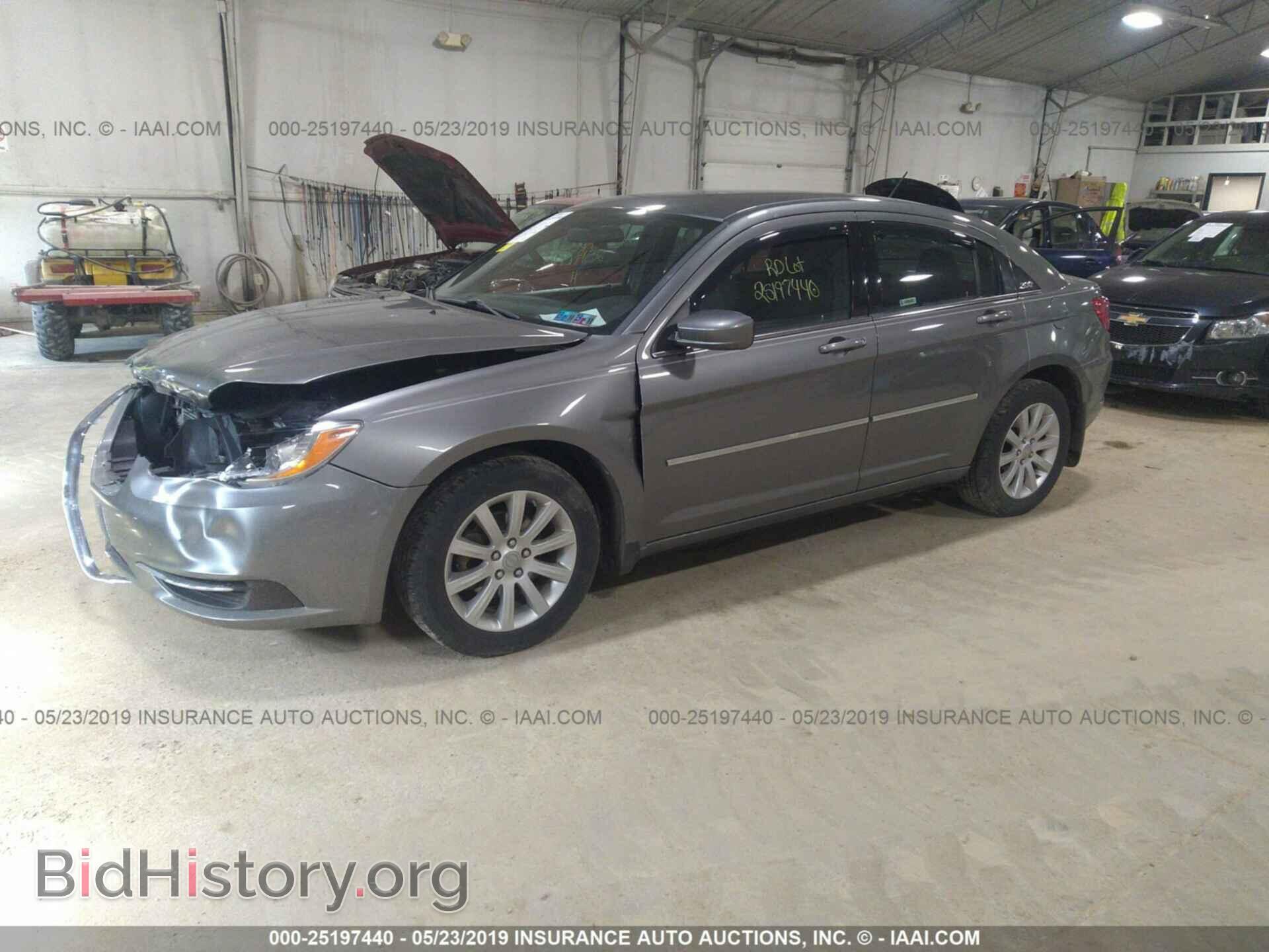 2011 CHRYSLER 200 - VIN: 1C3BC1FB8BN581210 - Фото 2