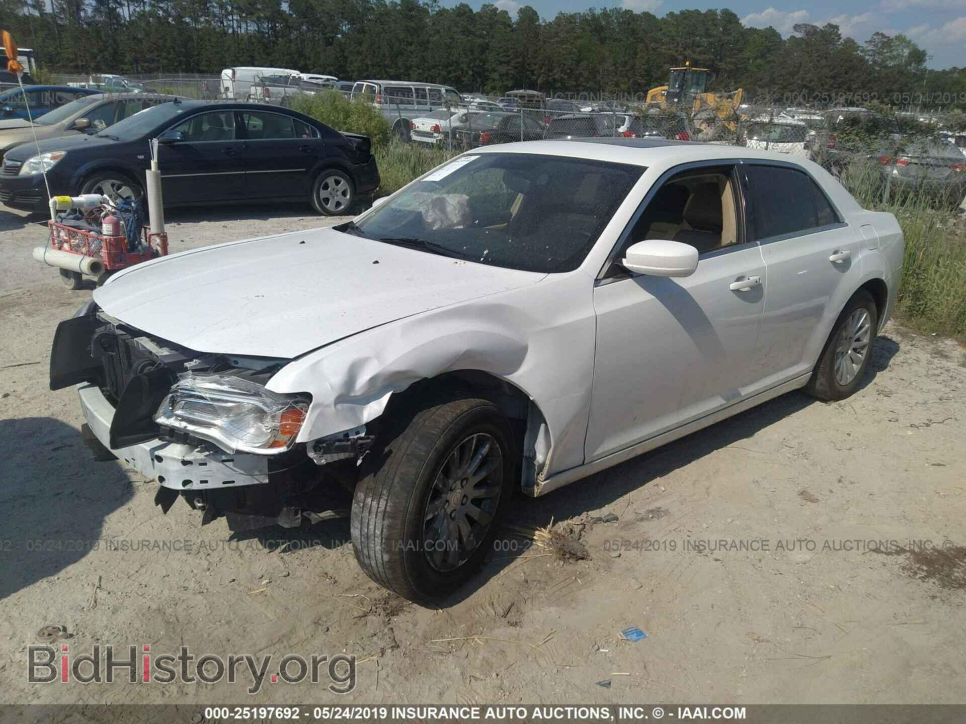 2013 CHRYSLER 300 - VIN: 2C3CCAAG3DH520723 - Photo 2