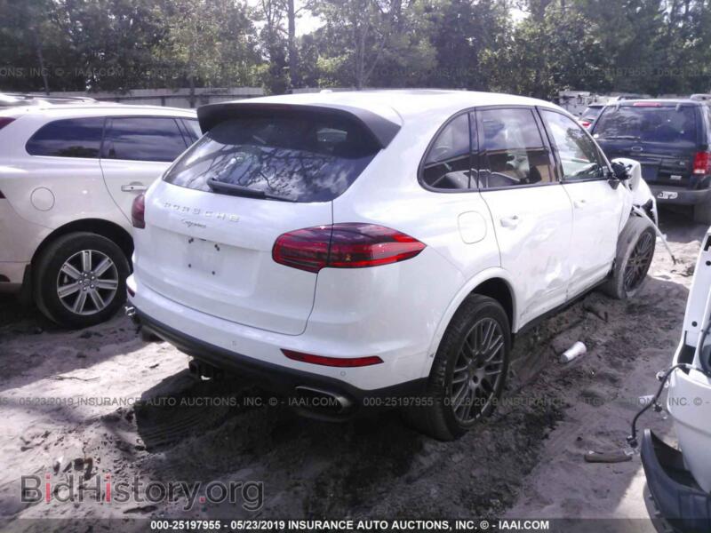 2017 Porsche CAYENNE (VIN WP1AA2A26HKA82196) — фото 4 из 10