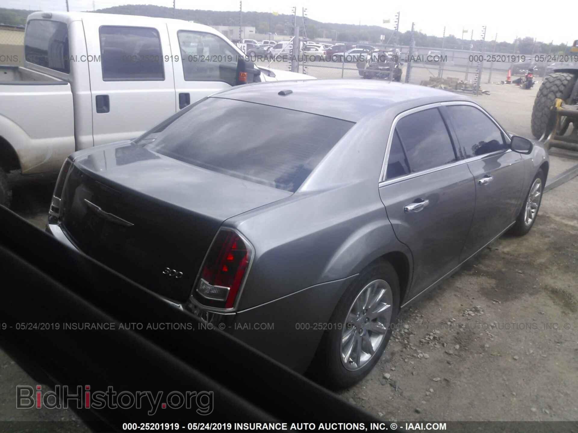 2011 CHRYSLER 300 - VIN: 2C3CA5CG2BH585604 - Фото 4