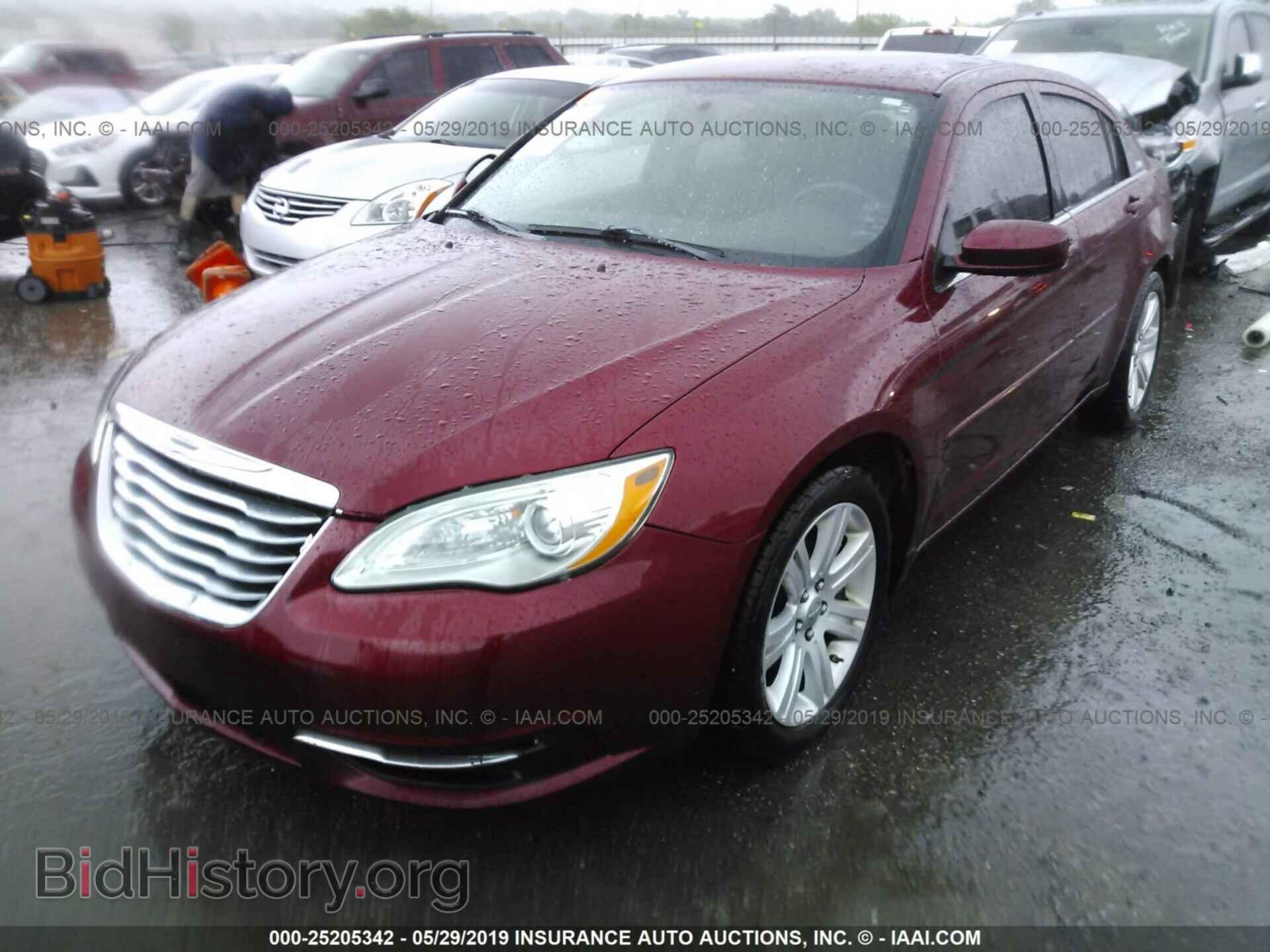 2013 CHRYSLER 200 - VIN: 1C3CCBBB1DN732164 - Фото 2