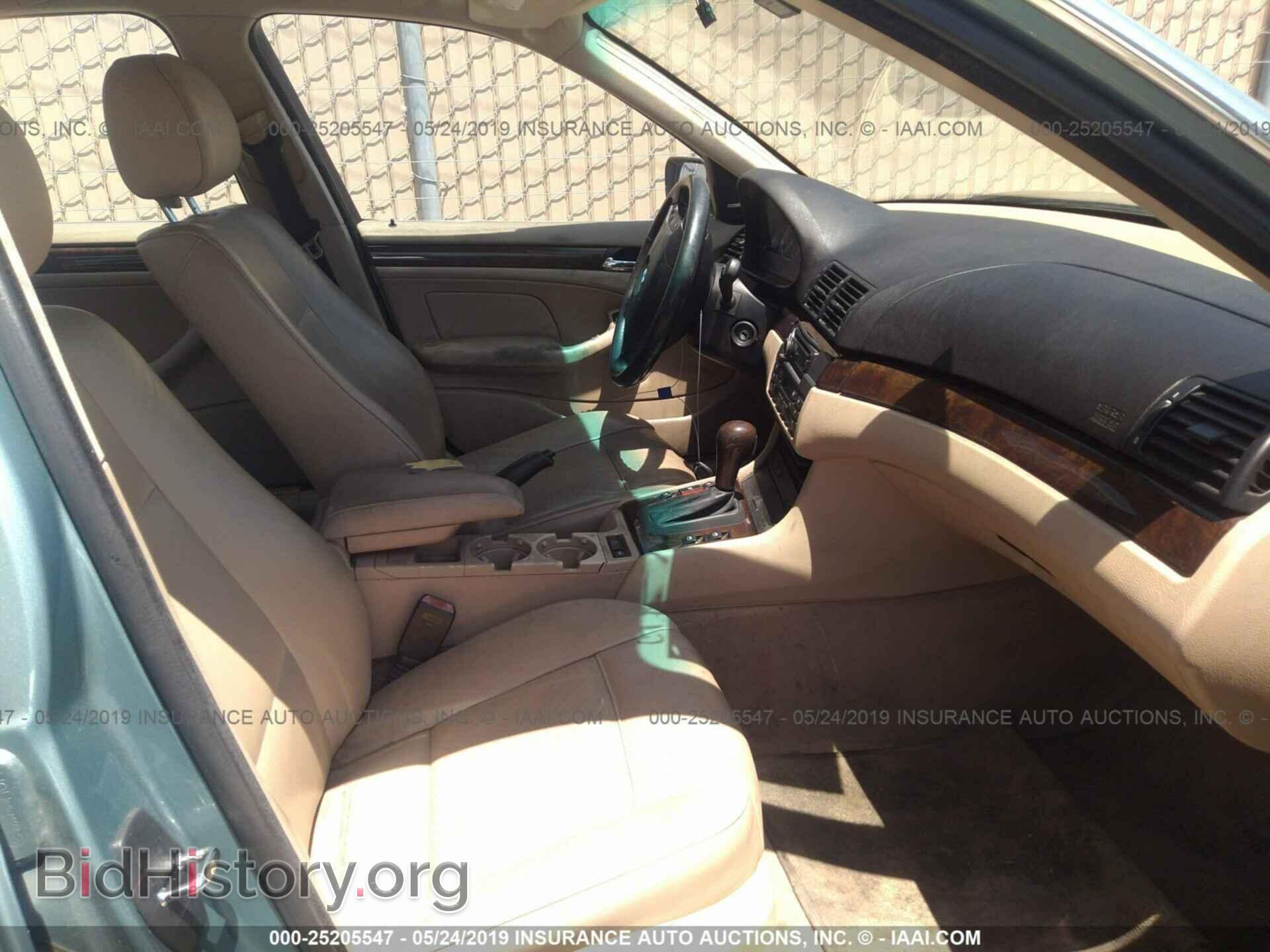 2005 BMW 330 - VIN: WBAEV53495KM40343 - Фото 5