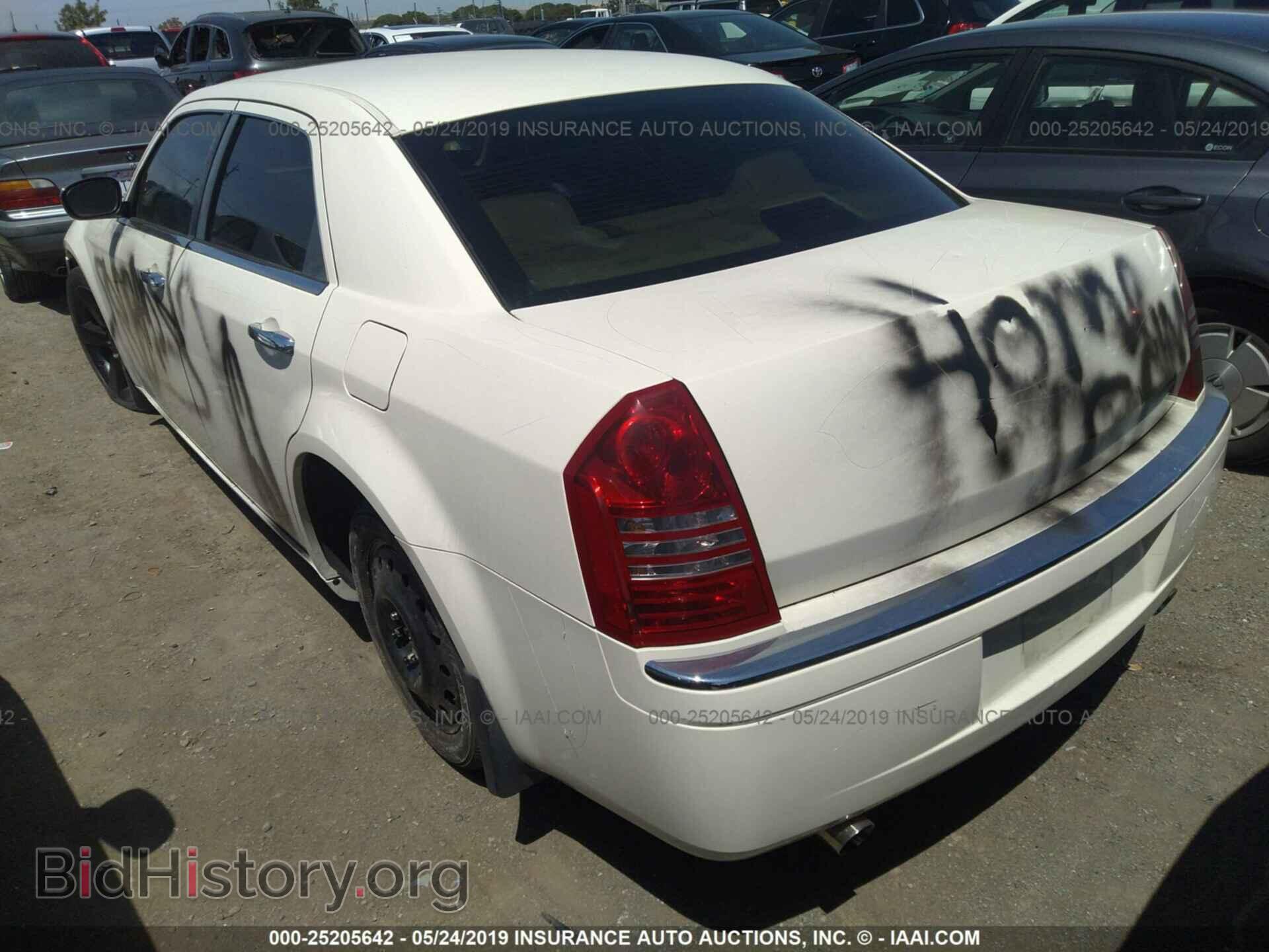 2006 CHRYSLER 300C - VIN: 2C3KA63H96H341142 - Фото 3