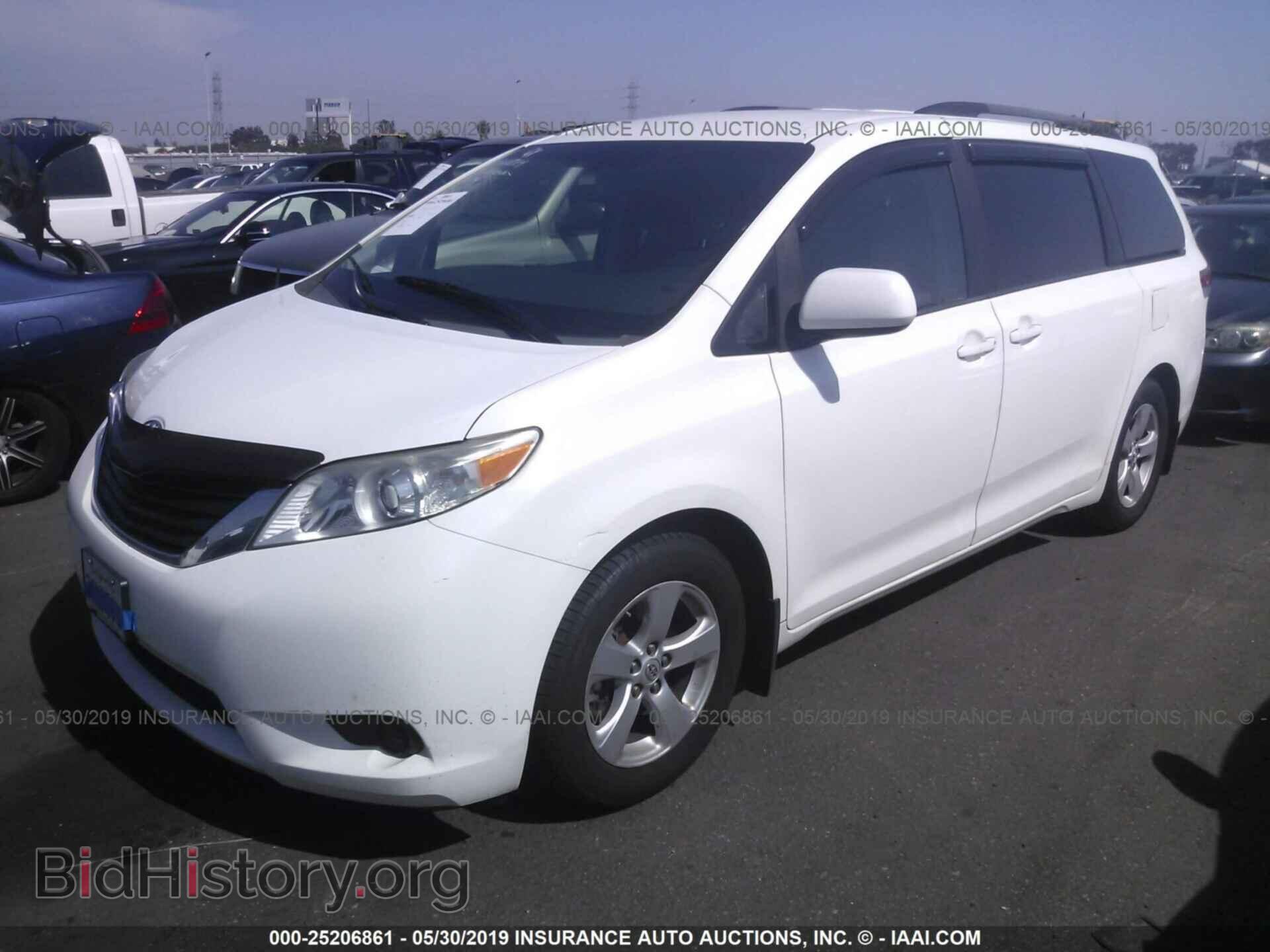 2013 TOYOTA SIENNA - VIN: 5TDKK3DC9DS376479 - Фото 2