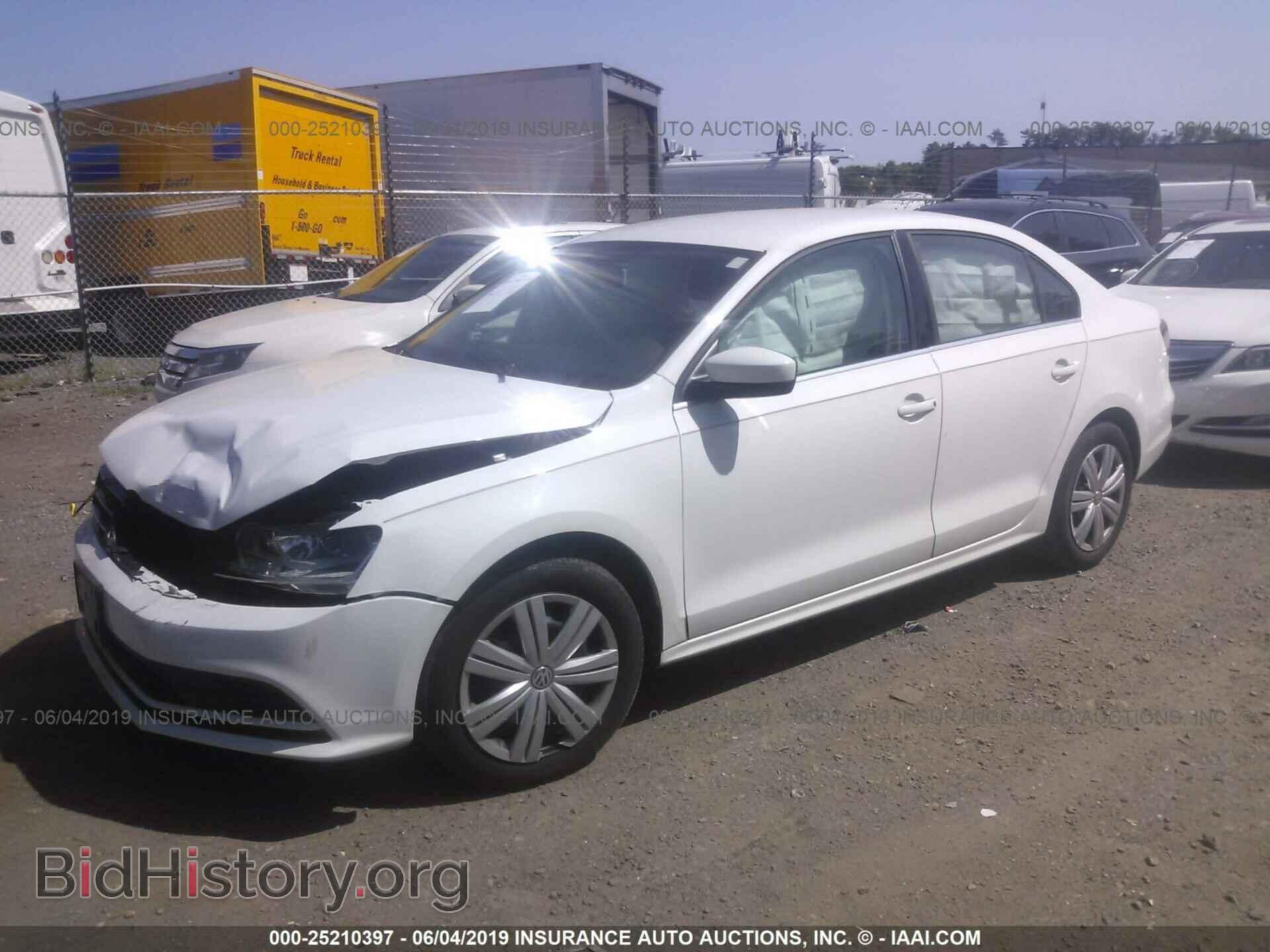 2017 VOLKSWAGEN JETTA - VIN: 3VW2B7AJ7HM257004 - Photo 2